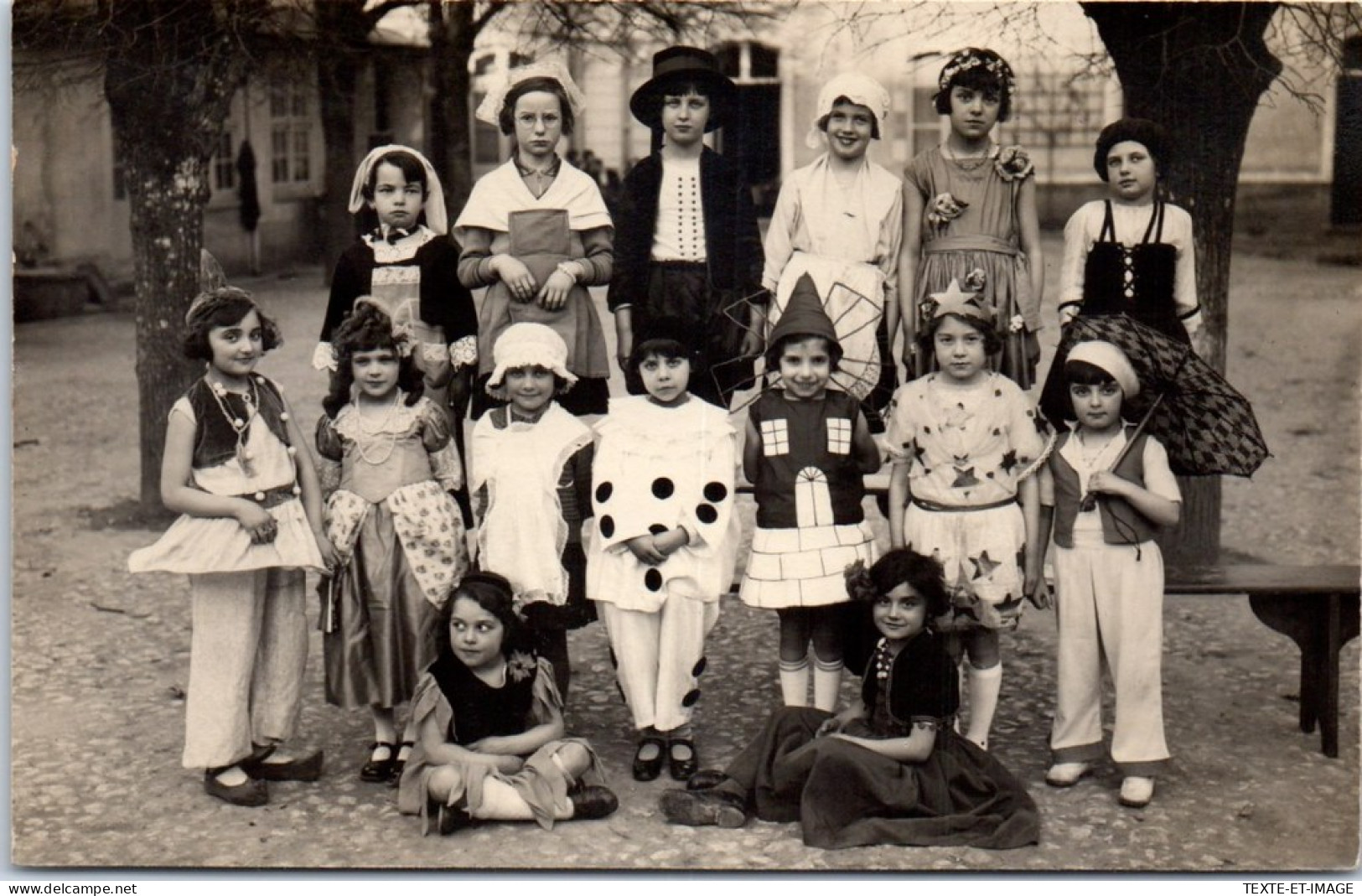 45 MALESHERBES - CARTE PHOTO - Carnaval A L'ecole  - Malesherbes