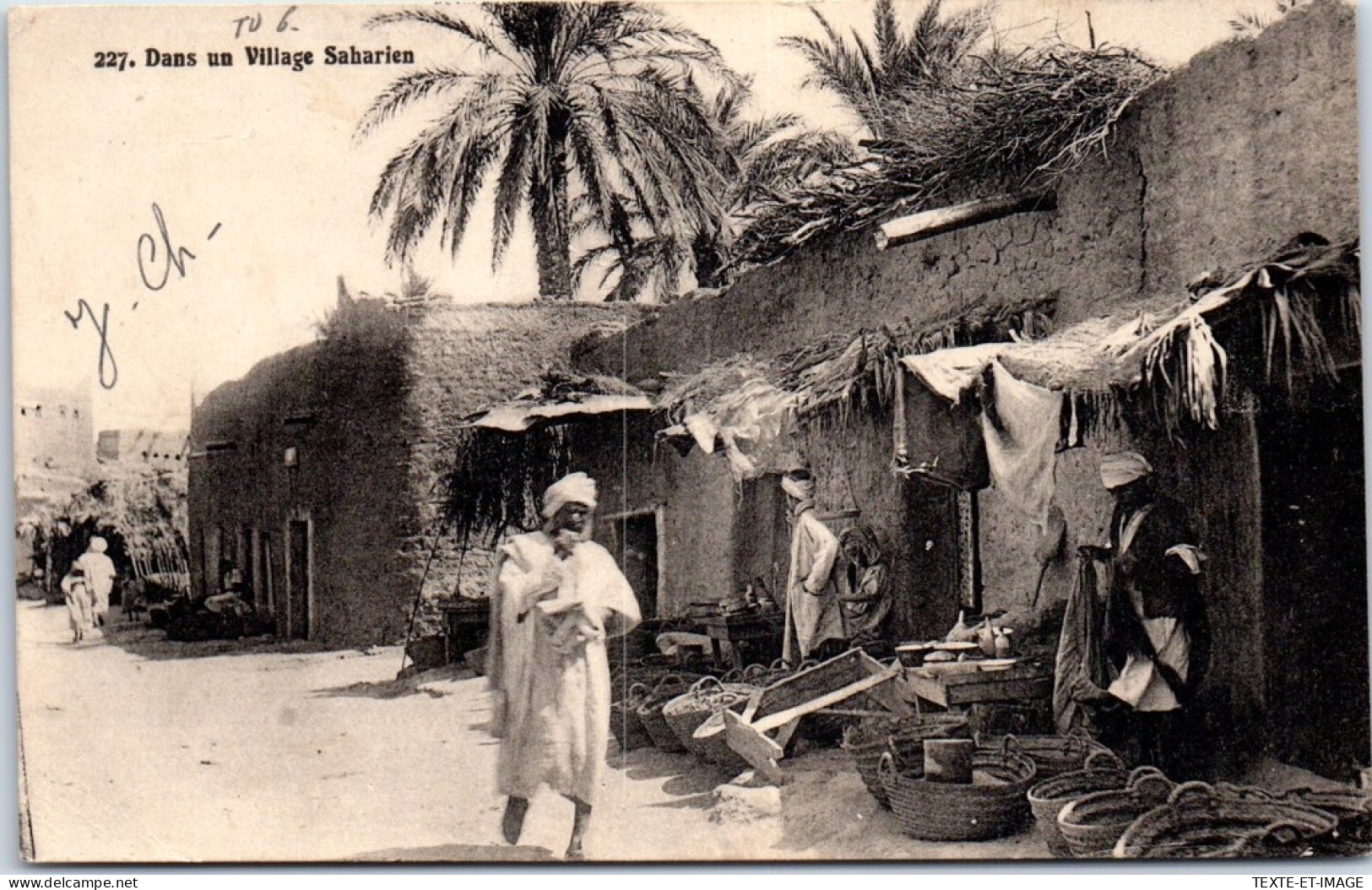 TUNISIE - Dans Un Village Saharien  - Tunisie