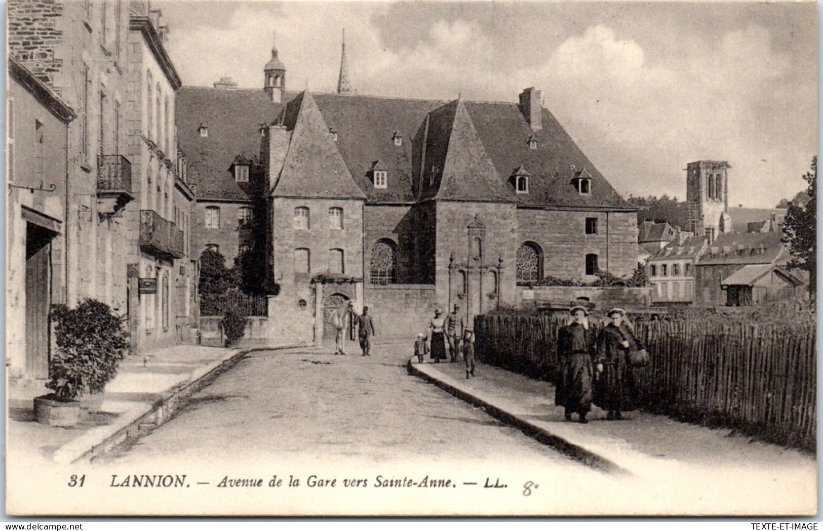 22 LANNION - Avenue De La Gare Vers Sainte Anne. - Lannion