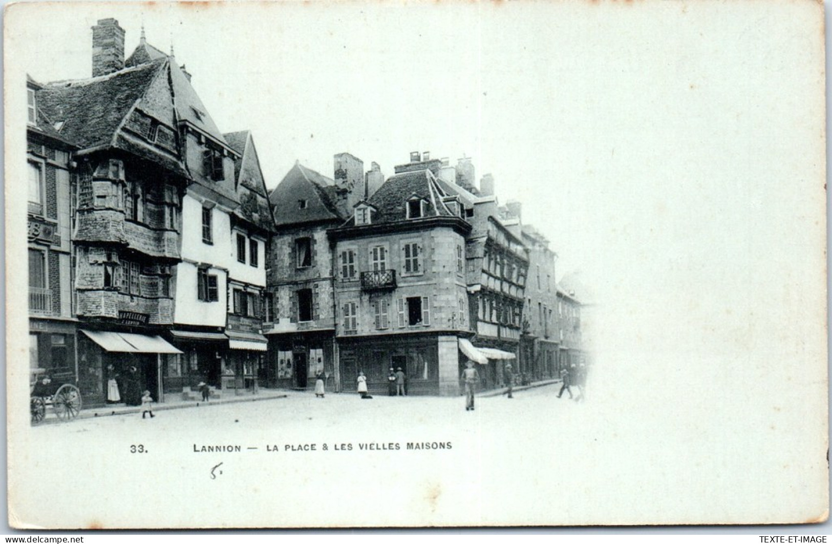 22 LANNION - Place Et Les Vieilles Maisons. - Lannion