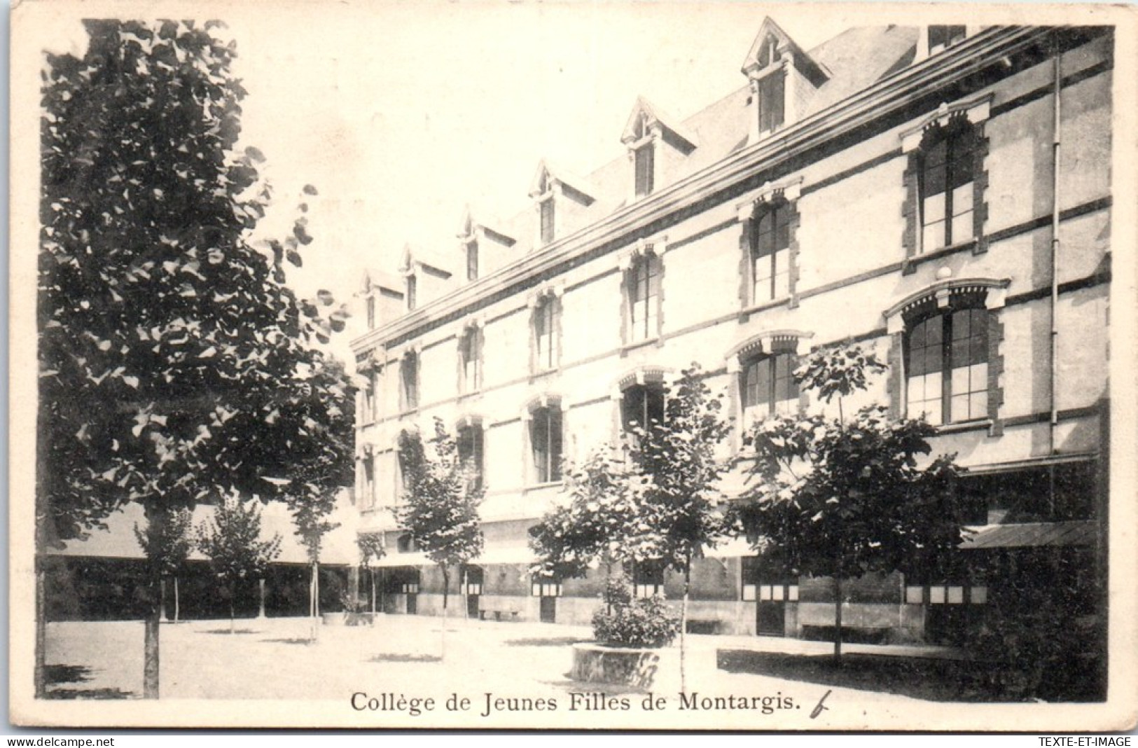 45 MONTARGIS - Cour Du College Des Filles  - Montargis