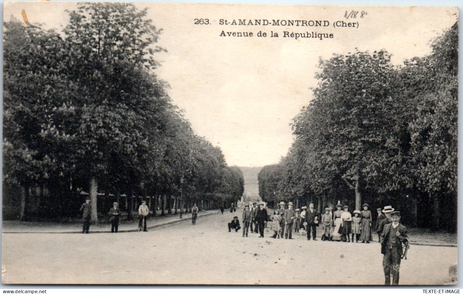 18 SAINT AMAND MONTROND - L'avenue De La Republique  - Saint-Amand-Montrond