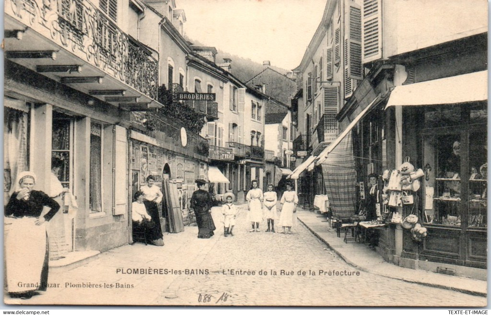 88 PLOMBIERES LES BAINS - Entree Rue De La Prefecture  - Plombieres Les Bains