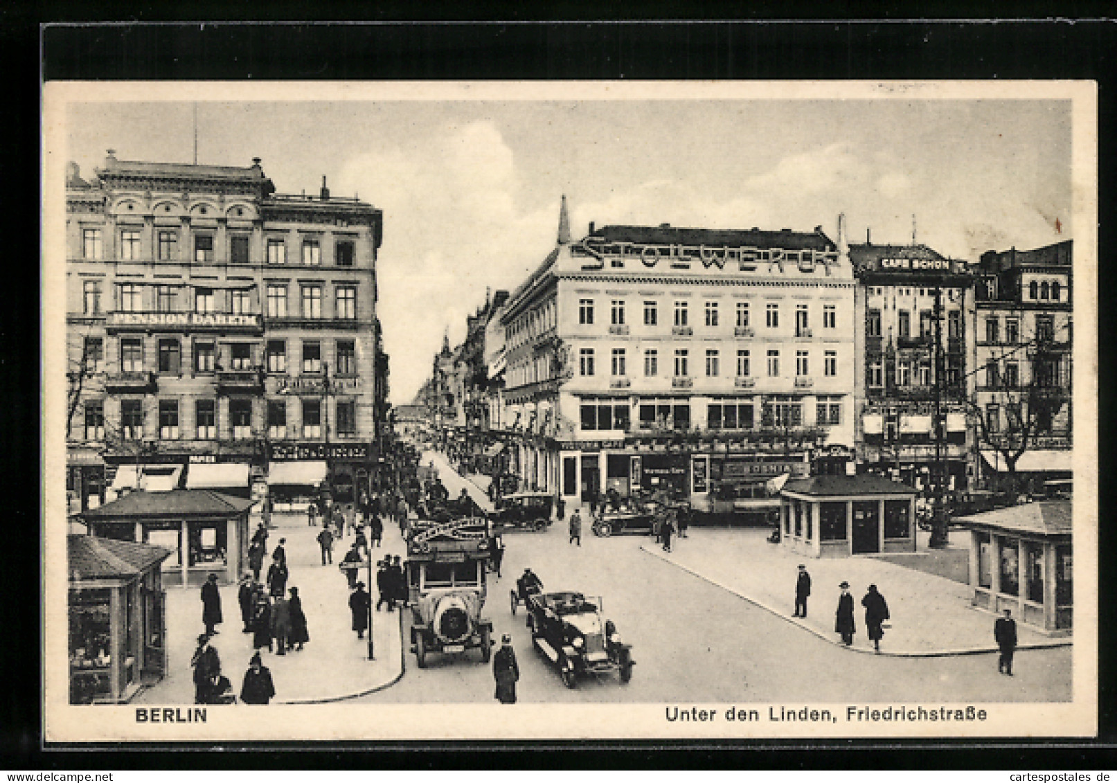 AK Berlin, Strasse Unter Den Linden Und Friedrichstrasse Mit Pension Daheim Und Cafe Schön  - Mitte