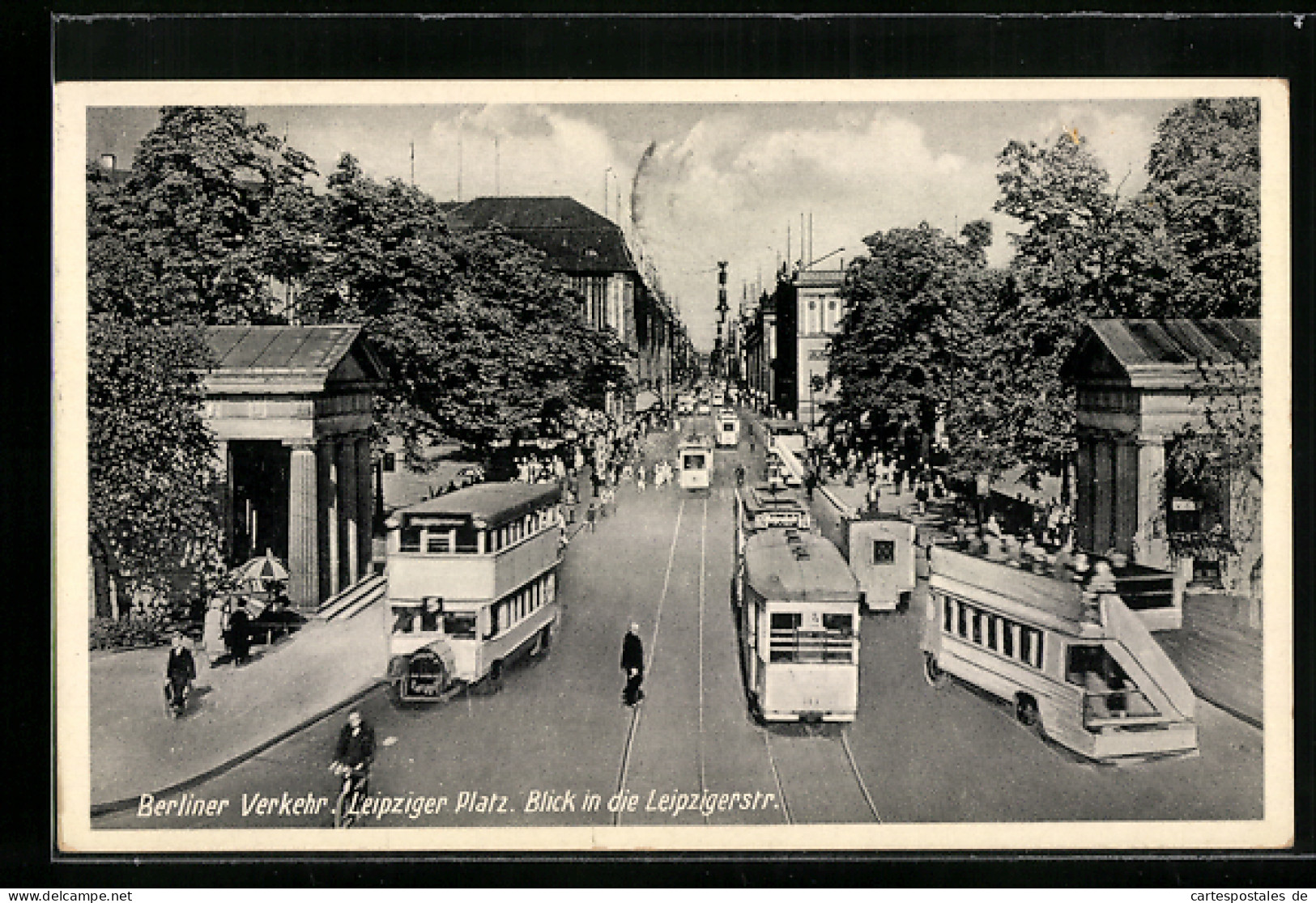 AK Berlin, Leipziger Platz, Berliner Verkehr, Blick In Die Leipzigerstr. Radfahrer, Strassenbahn Und Bus  - Mitte