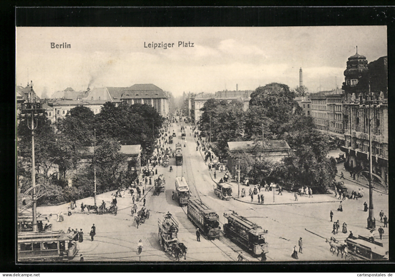 AK Berlin, Leipziger Platz Mit Strassenbahnen Aus Der Vogelschau  - Tranvía