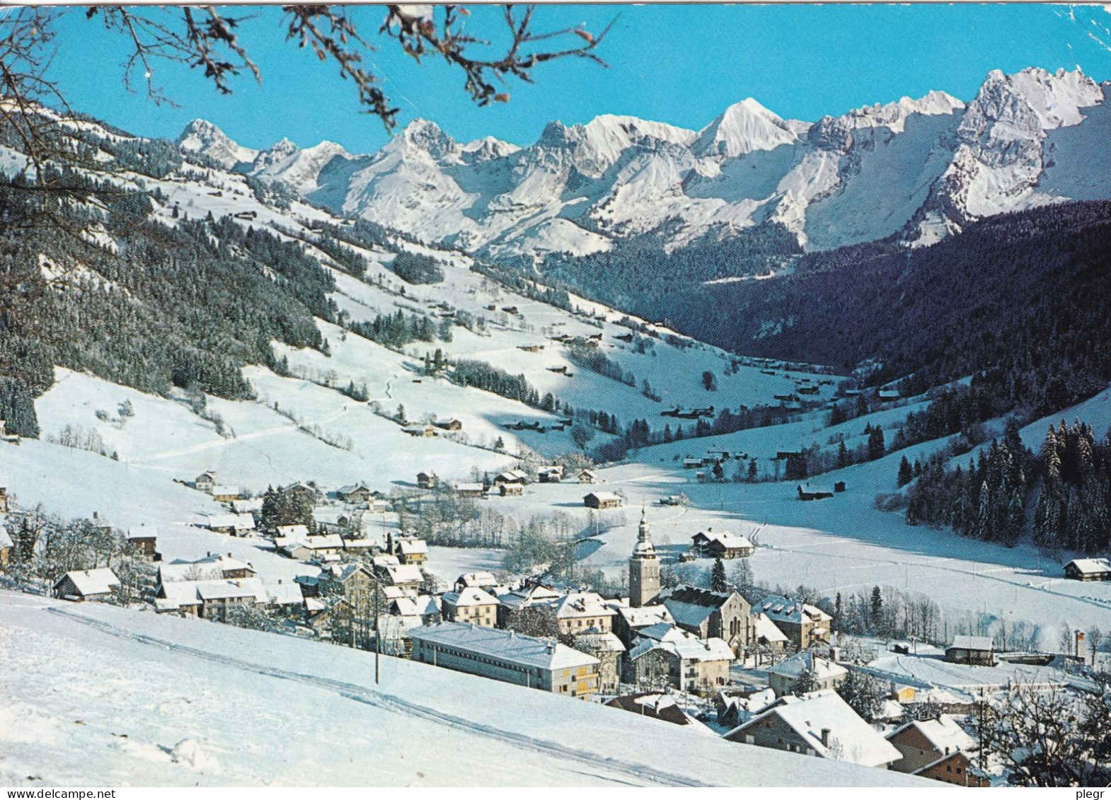 74136 02 01#0+15 - LE GRAND BORNAND - VUE GENERALE ET CHAÎNE DES ARAVIS - Autres & Non Classés