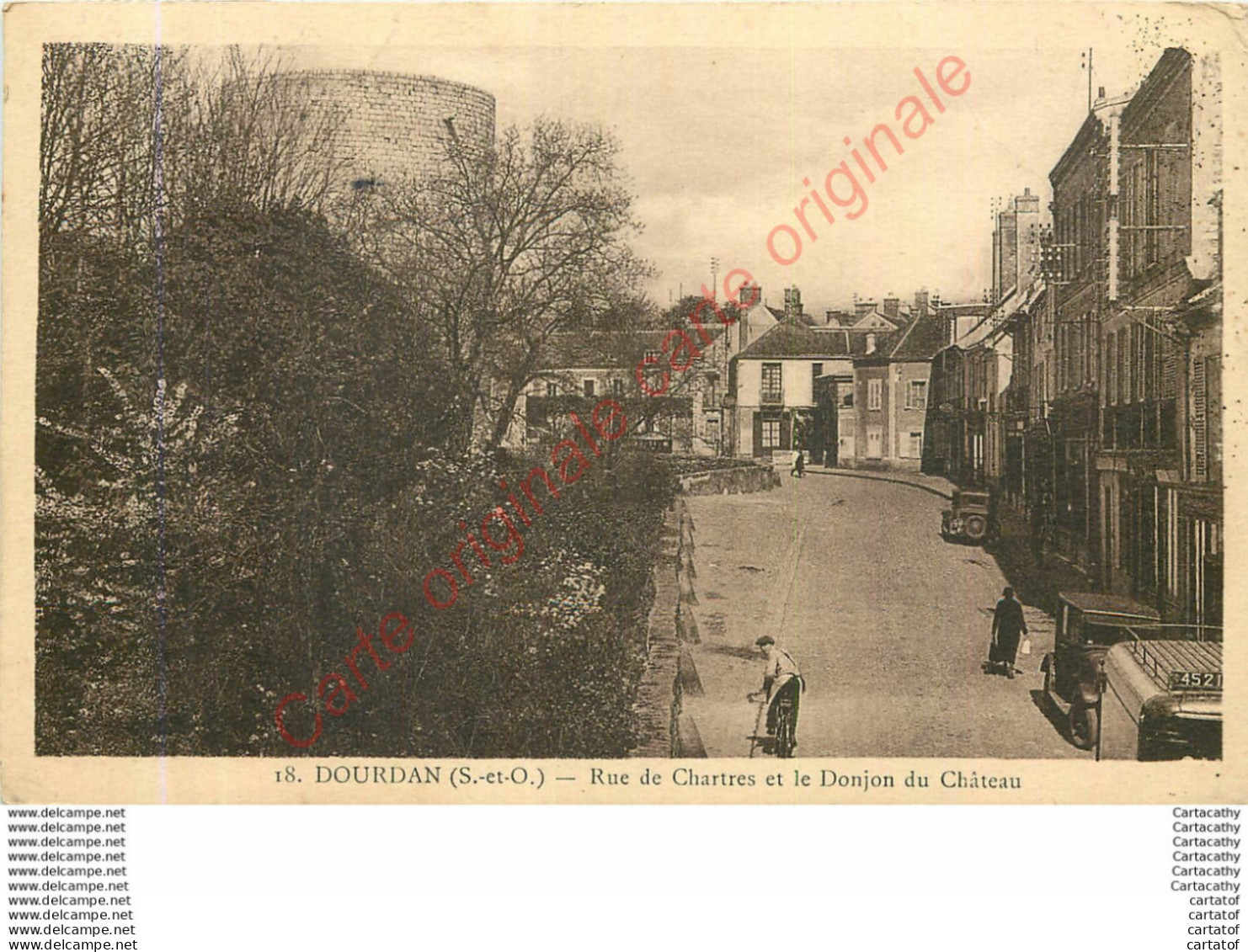 01.  DOURDAN .  Rue De Chartres Et Le Donjon Du Château . - Dourdan