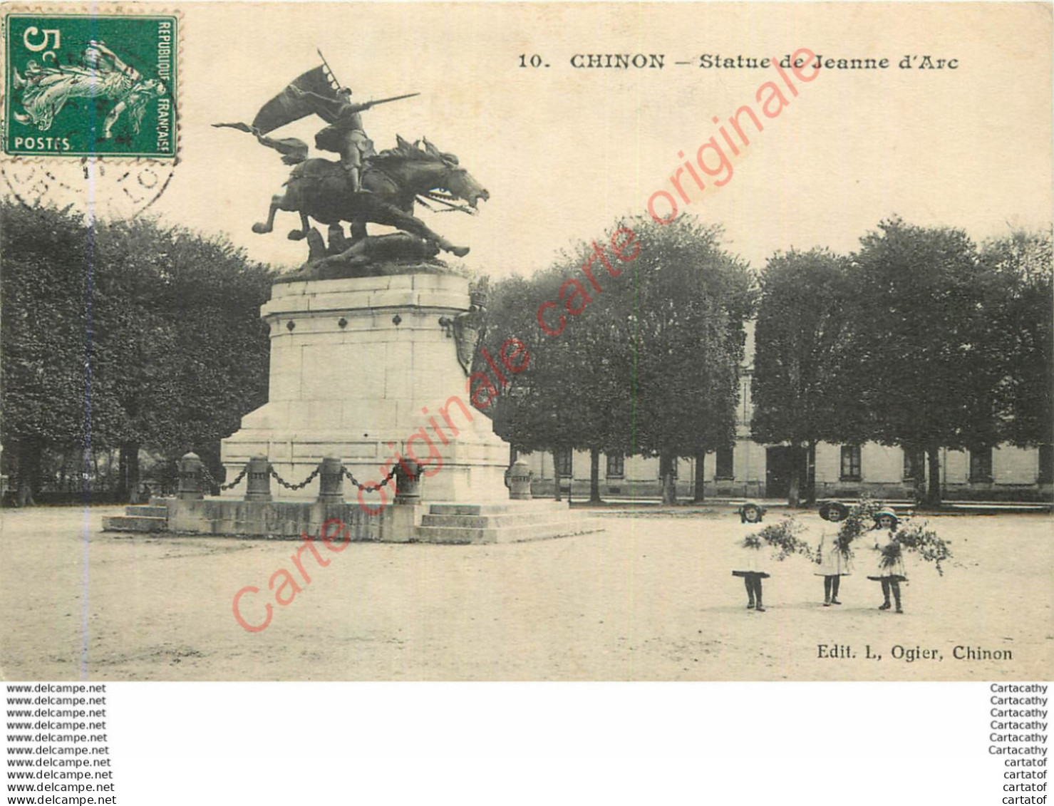 37.  CHINON .  Statue De Jeanne D'Arc . - Chinon