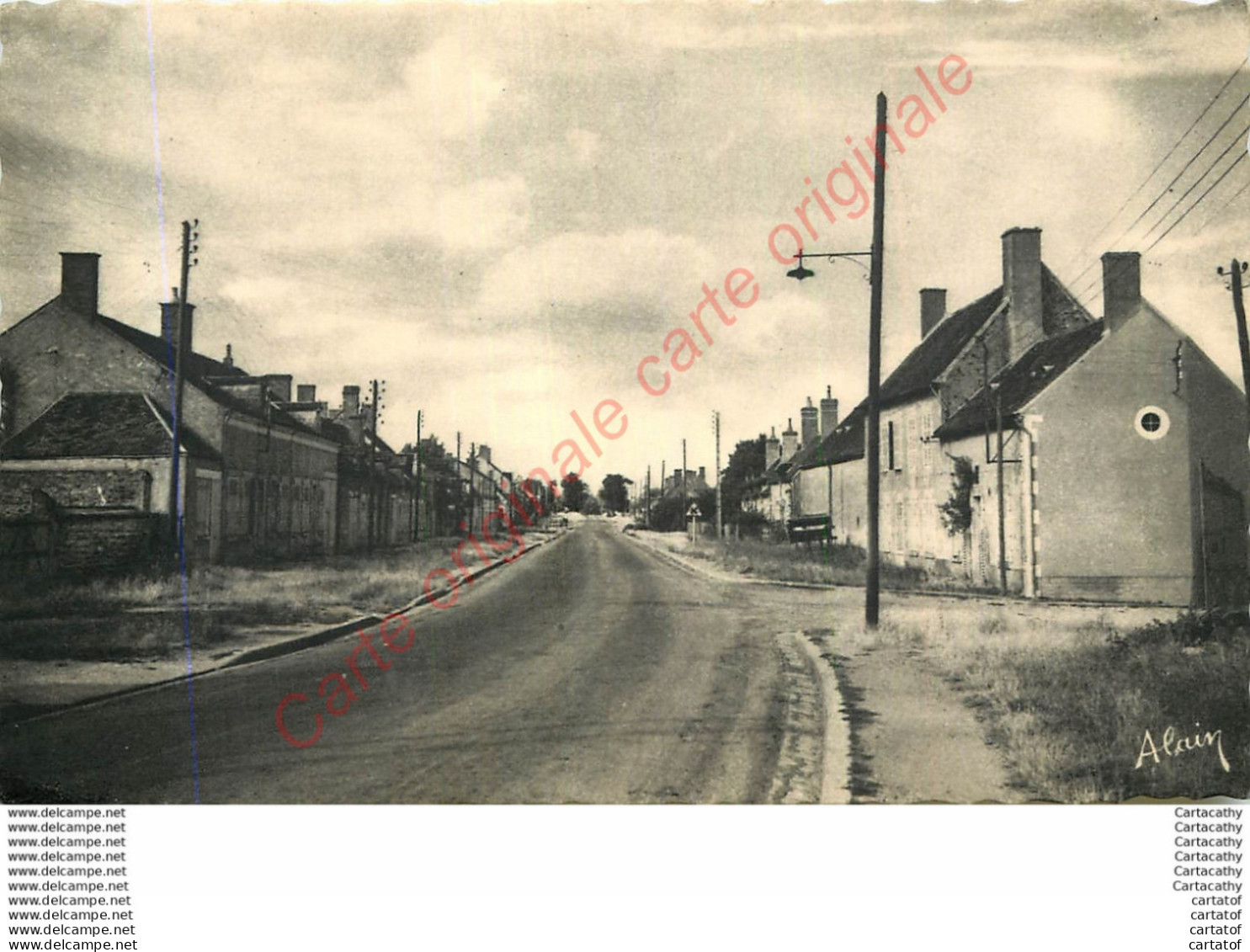 18. MASSAY .  Avenue Du Maréchal Foch . - Massay