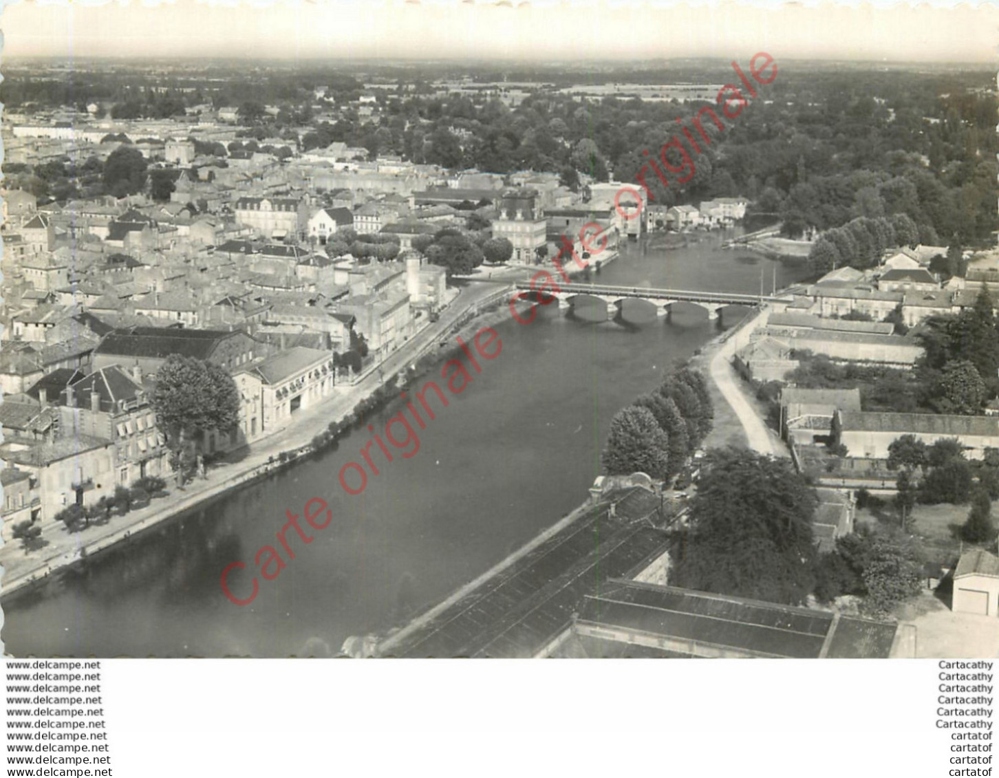 16.  JARNAC .  La Vallée De La Charente . - Jarnac