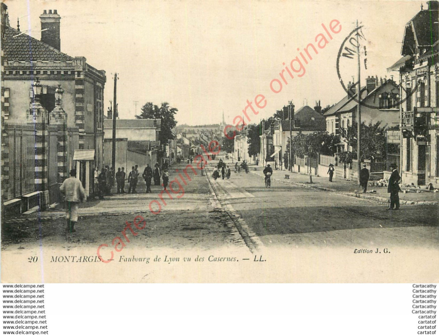 45.  MONTARGIS .  Faubourg De Lyon Vu Des Casernes . - Montargis