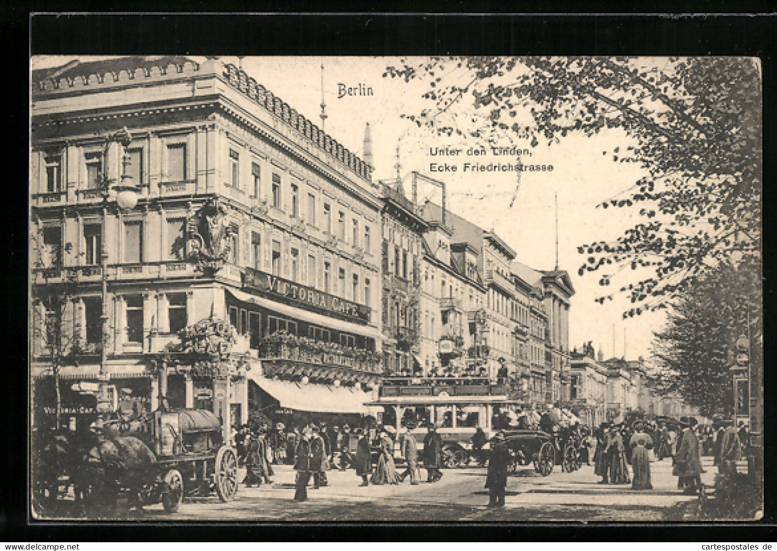 AK Berlin, Victoria-Cafe, Unter Den Linden Ecke Friedrichstrasse, Pferdekutsche  - Mitte