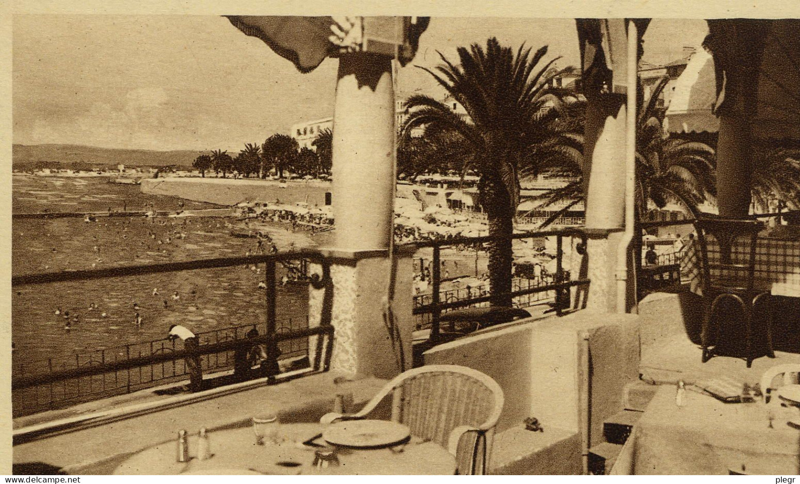 83118 01 61#0 - ST RAPHAËL - LA PLAGE, VUE PRISE DES TERRASSES DE L'HÔTEL "LES ALGUES" - Saint-Raphaël