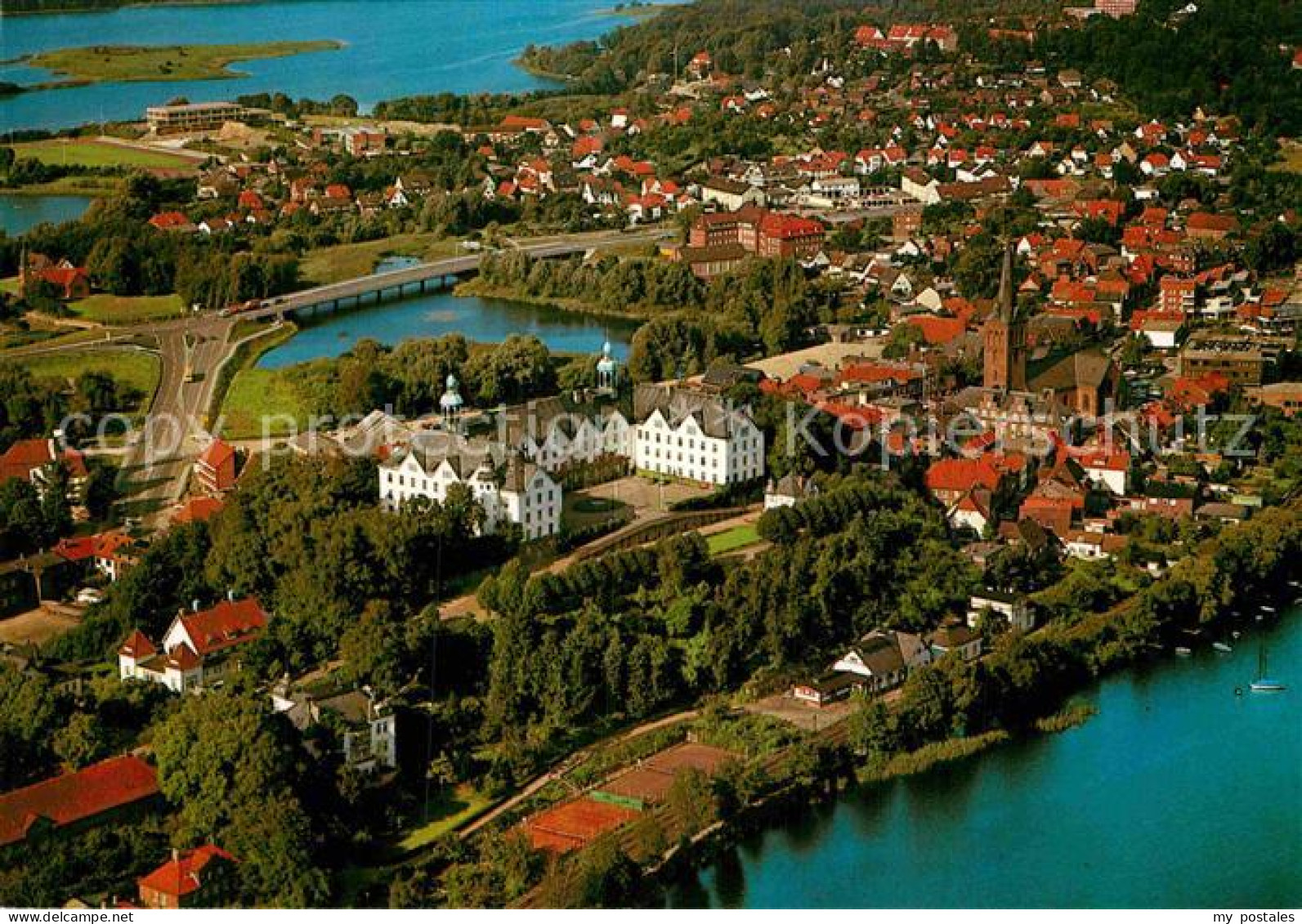 72902585 Ploen See Schloss Naturpark Holsteinische Schweiz Fliegeraufnahme Feget - Ploen