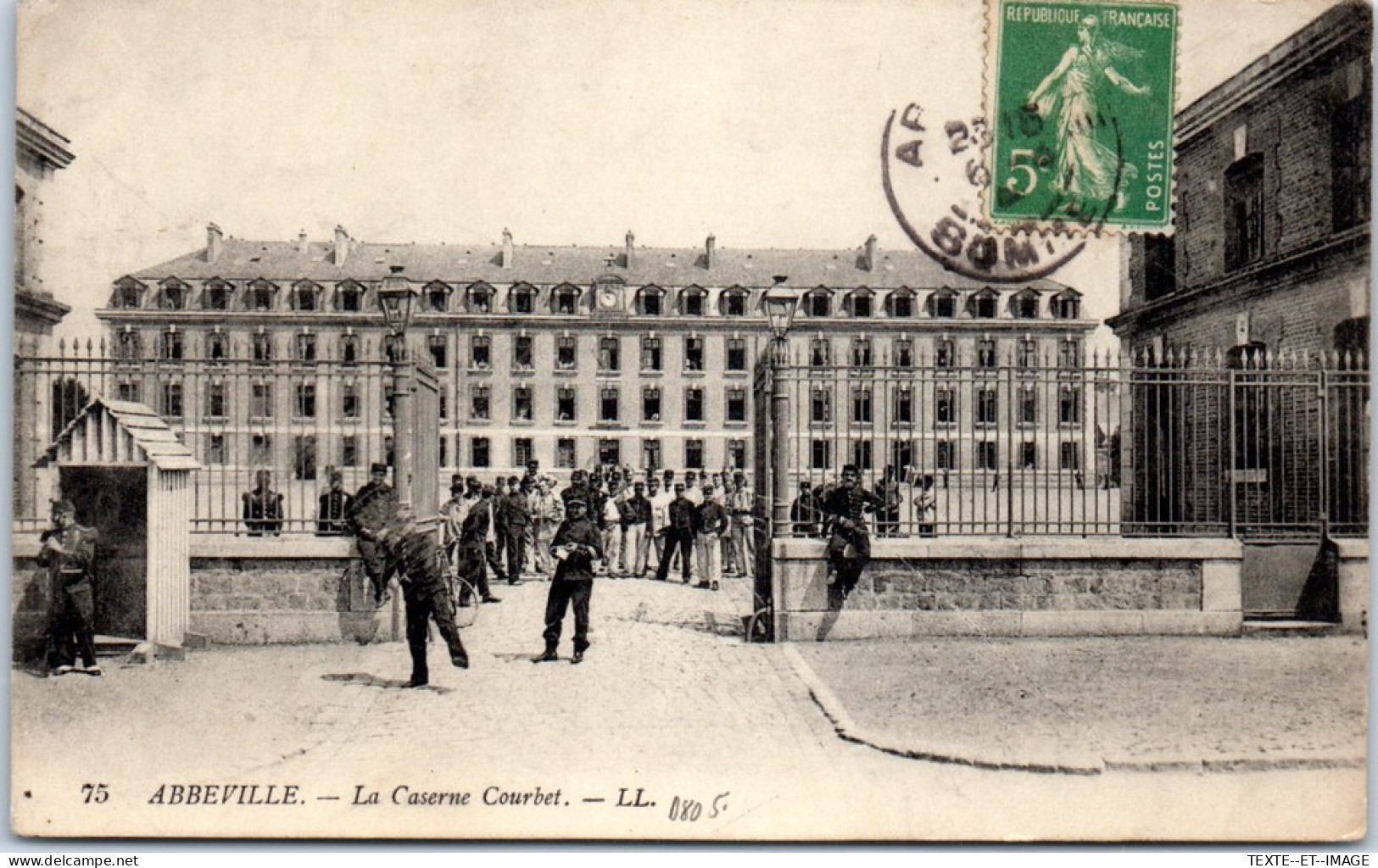 80 ABBEVILLE - La Caserne Courbet. - Abbeville