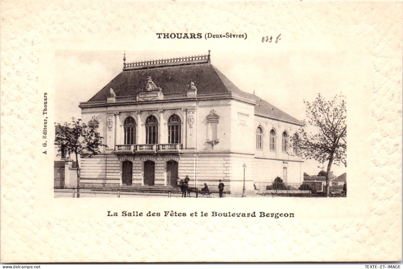 79 THOUARS - La Salle Des Fetes Et Le Boulevard Bergeon  - Thouars