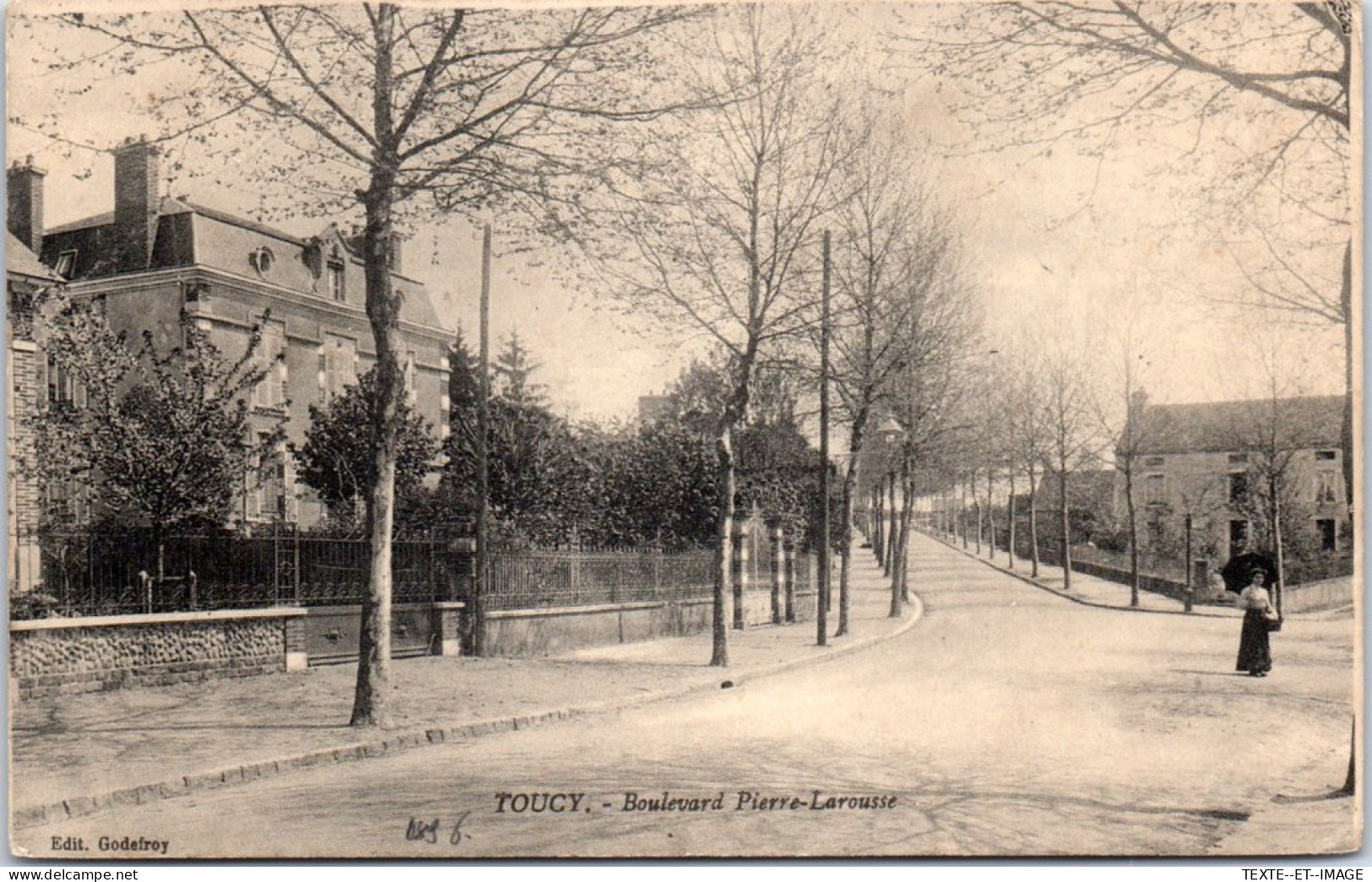 89 TOUCY - Le Boulevard Pierre Larousse. - Toucy