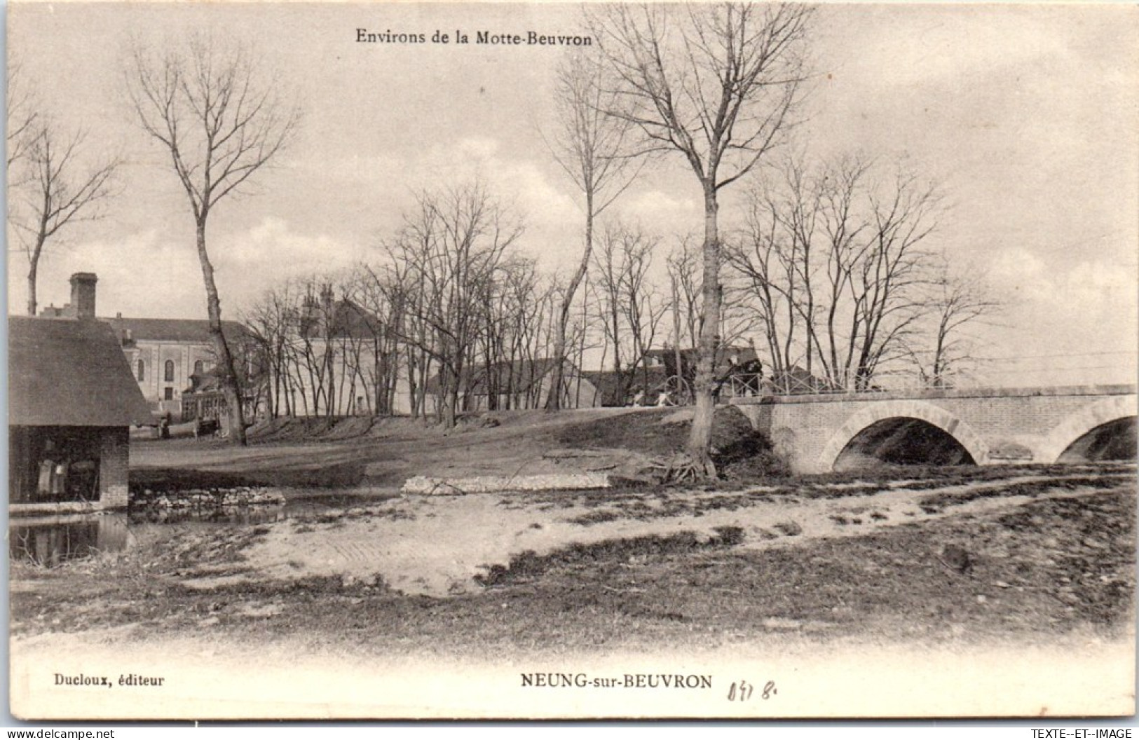 41 NEUNG SUR BEUVRON - Un Coin Du Village Et Le Pont  - Neung Sur Beuvron