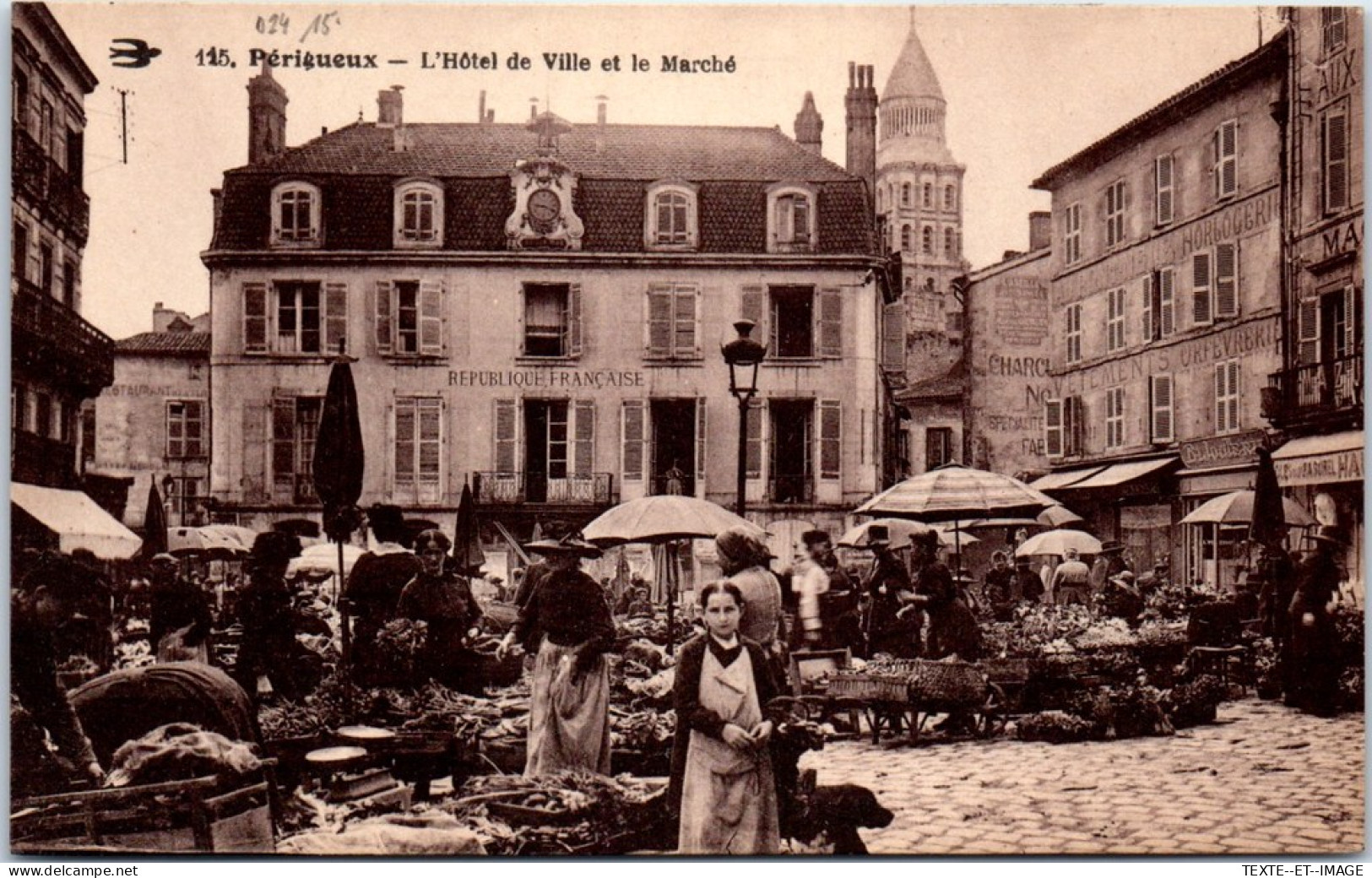 24 PERIGUEUX - L'hotel De Ville Et Le Marche  - Périgueux