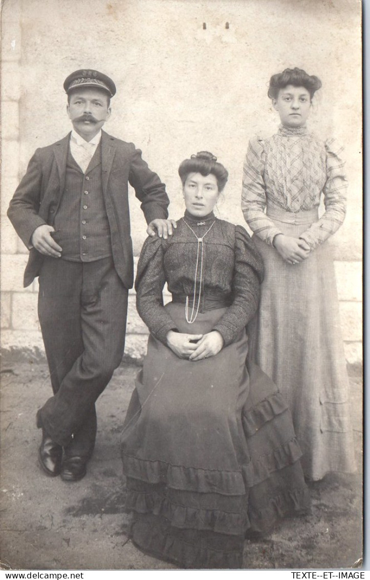 59 ARMENTIERES - CARTE PHOTO - Une Famille [cliche DECARRE] - Armentieres