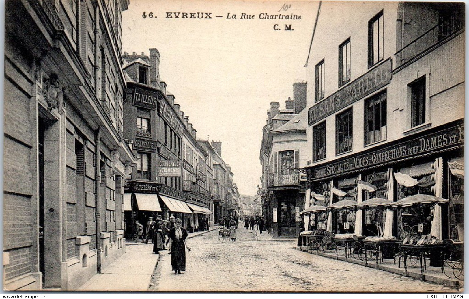 27 EVREUX - Un Coin De La Rue Chartraine.  - Evreux