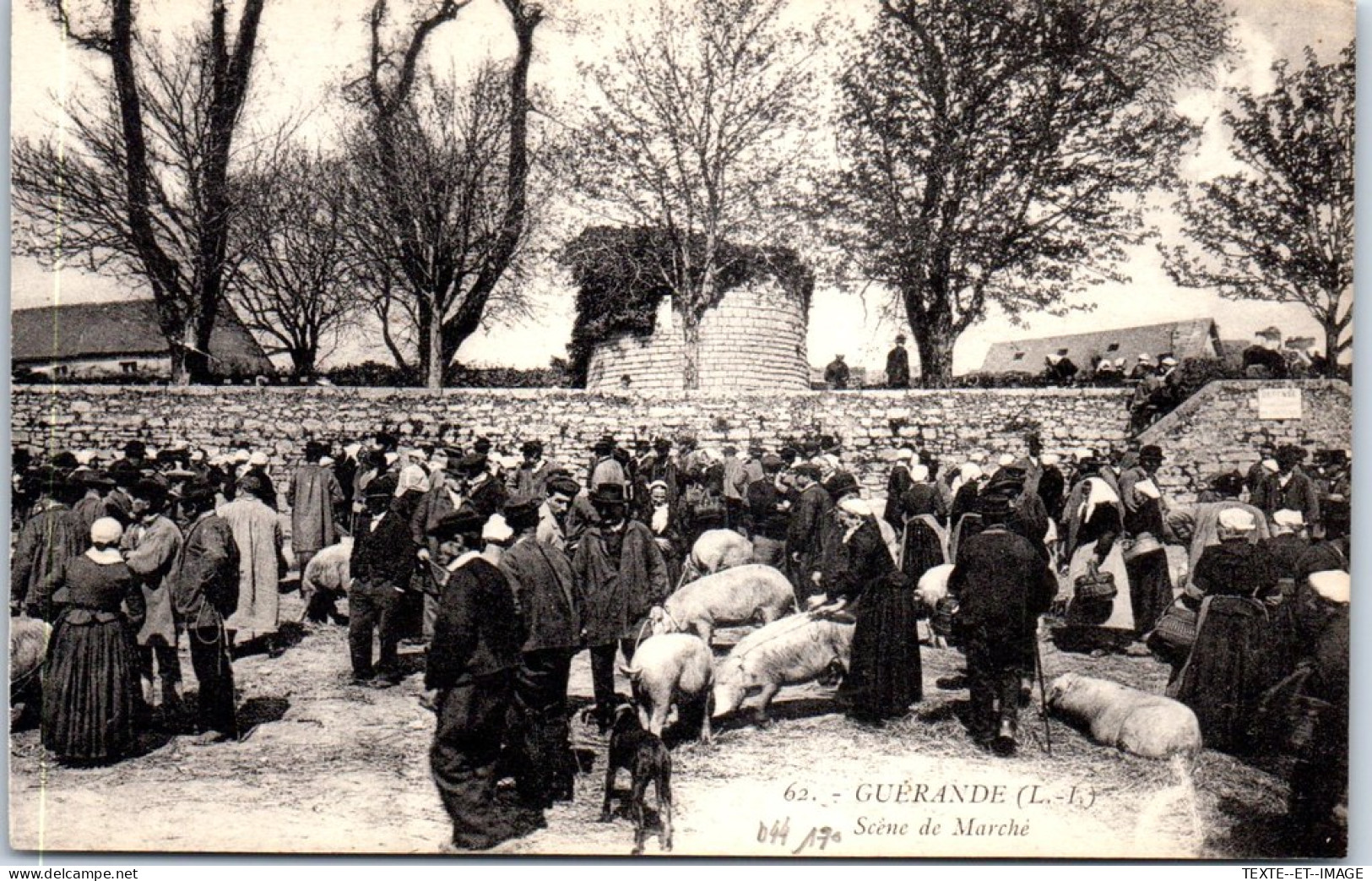 44 GUERANDE - Scene De Marche  - Guérande