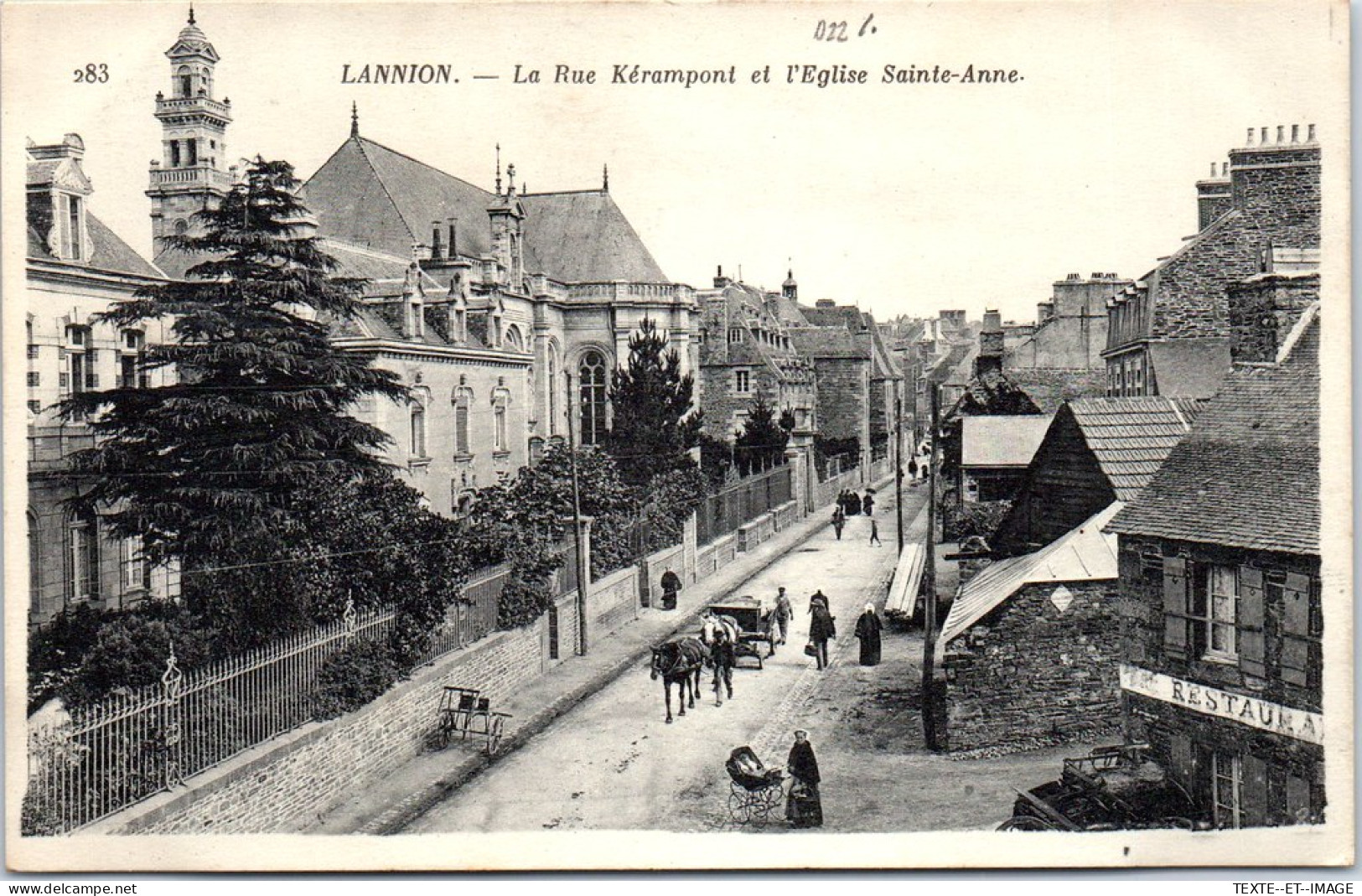 22 LANNION - La Rue Kerampont Et L'eglise Sainte Anne  - Lannion