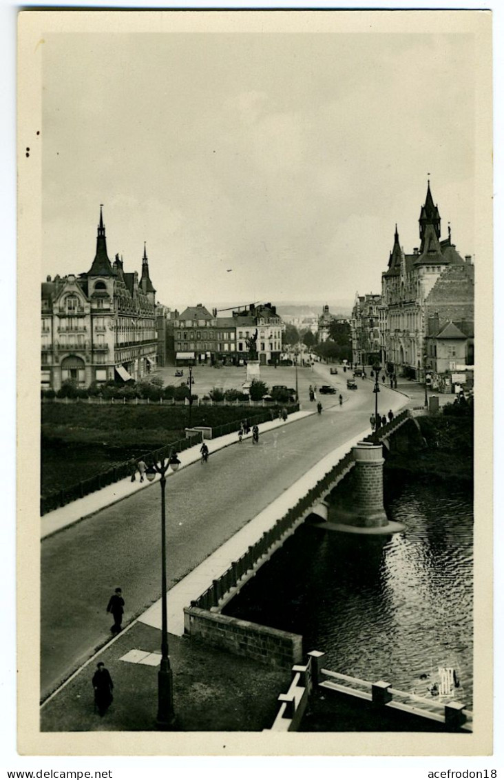 Mézières - Pont De La Victoire Et Place De L'Hôtel De Ville - Charleville