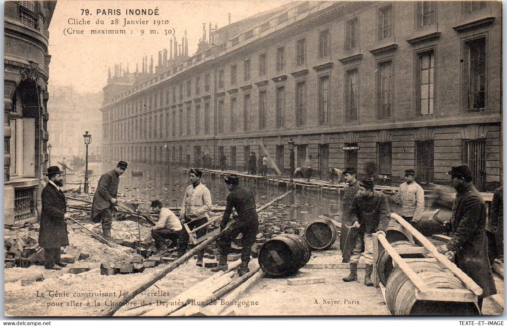 75007 PARIS - La Rue De Bourgogne Pendant La Crue De 1910 - District 07