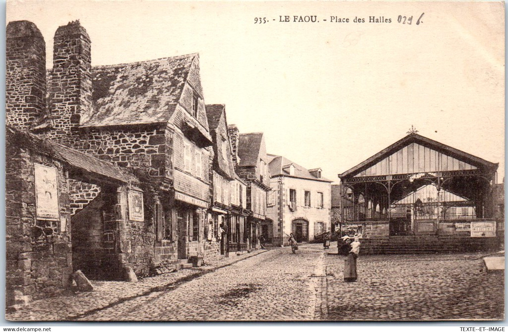 29 LE FAOU - La Place Des Halles. - Andere & Zonder Classificatie