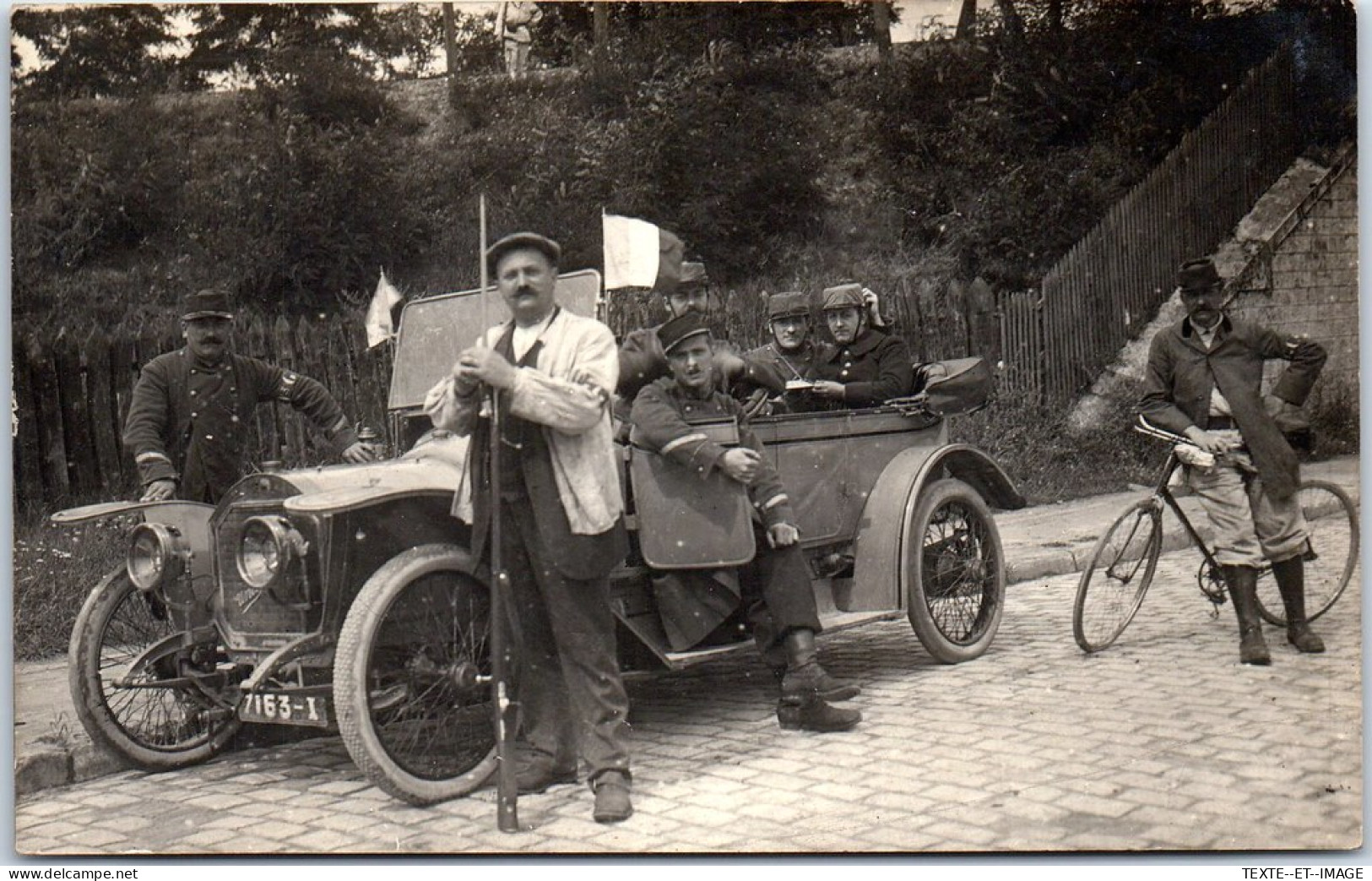 60 NOYON - CARTE PHOTO - Militaires, Automobile, Defense Passive (a Situer) - Noyon