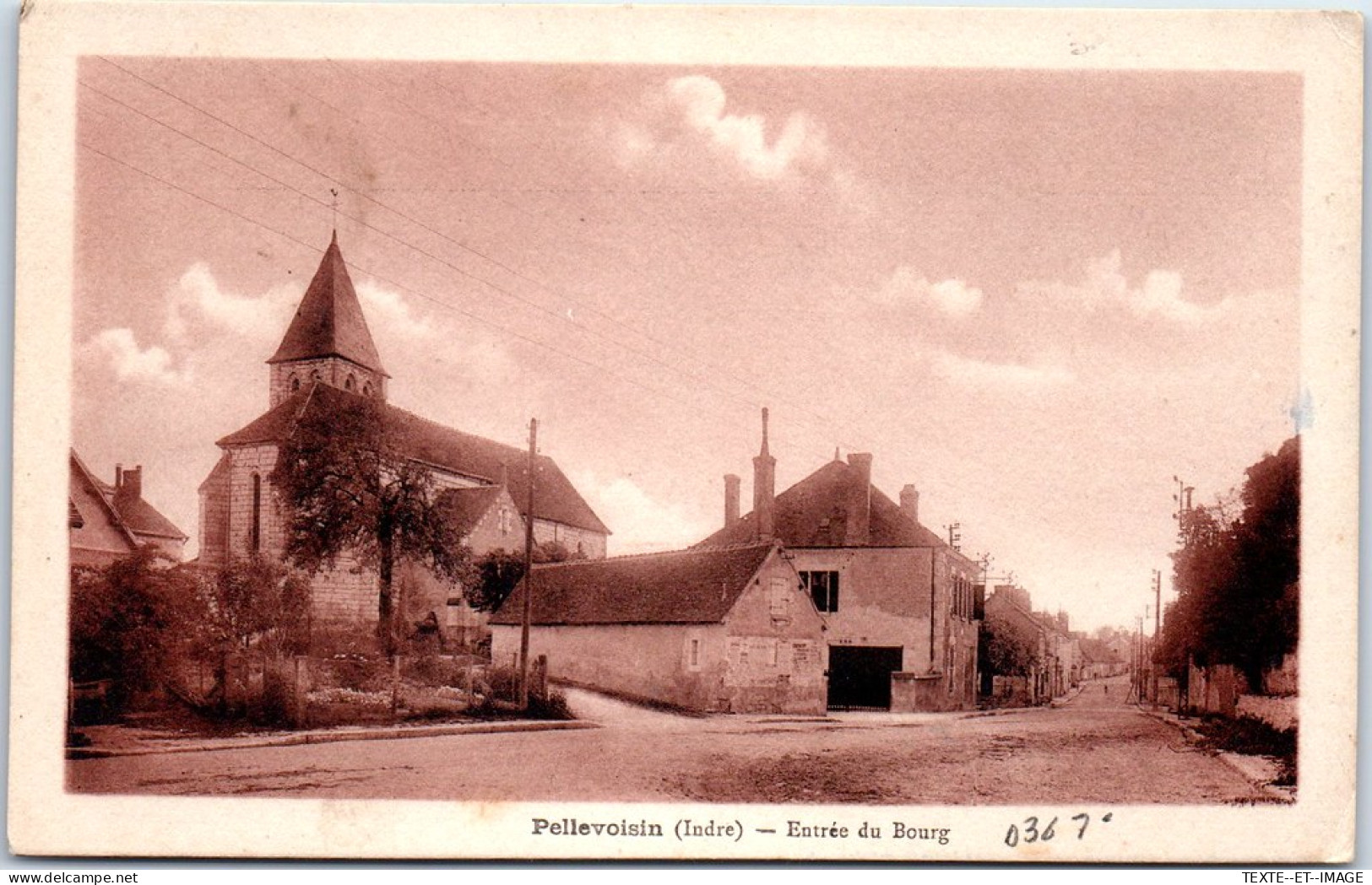 36 PELLEVOISIN - Entree Du Bourg. - Autres & Non Classés
