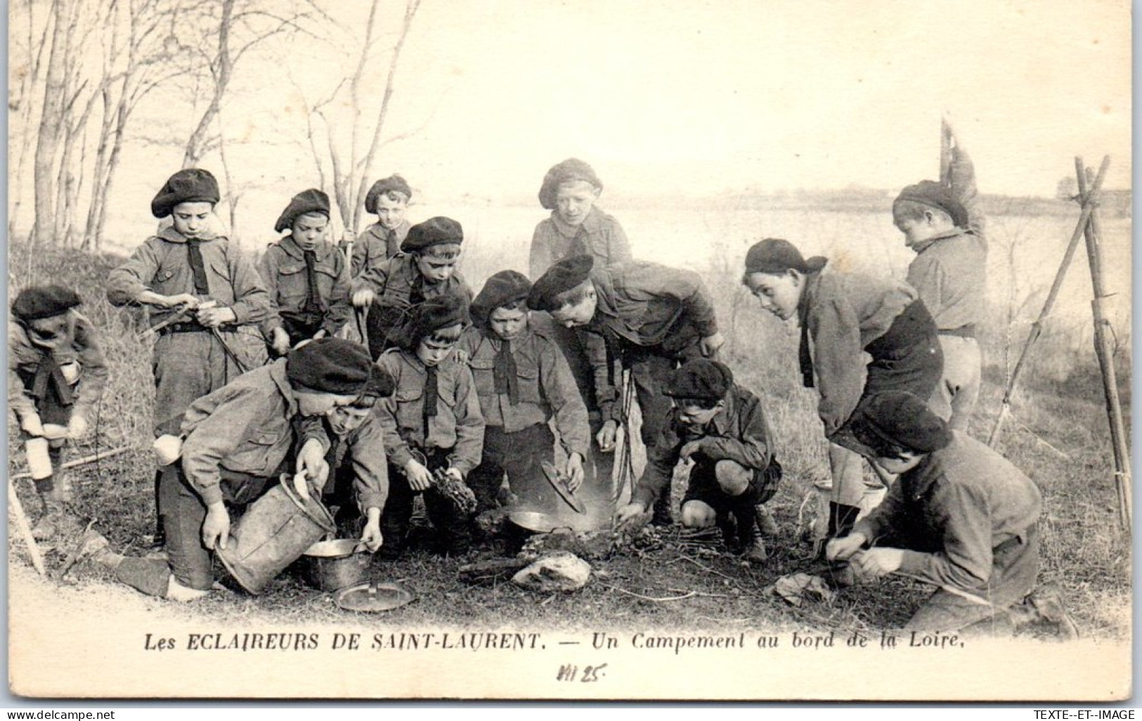 41 SAINT LAURENT DES EAUX -- Campement Des Eclaireurs En Bord De Loire  - Other & Unclassified