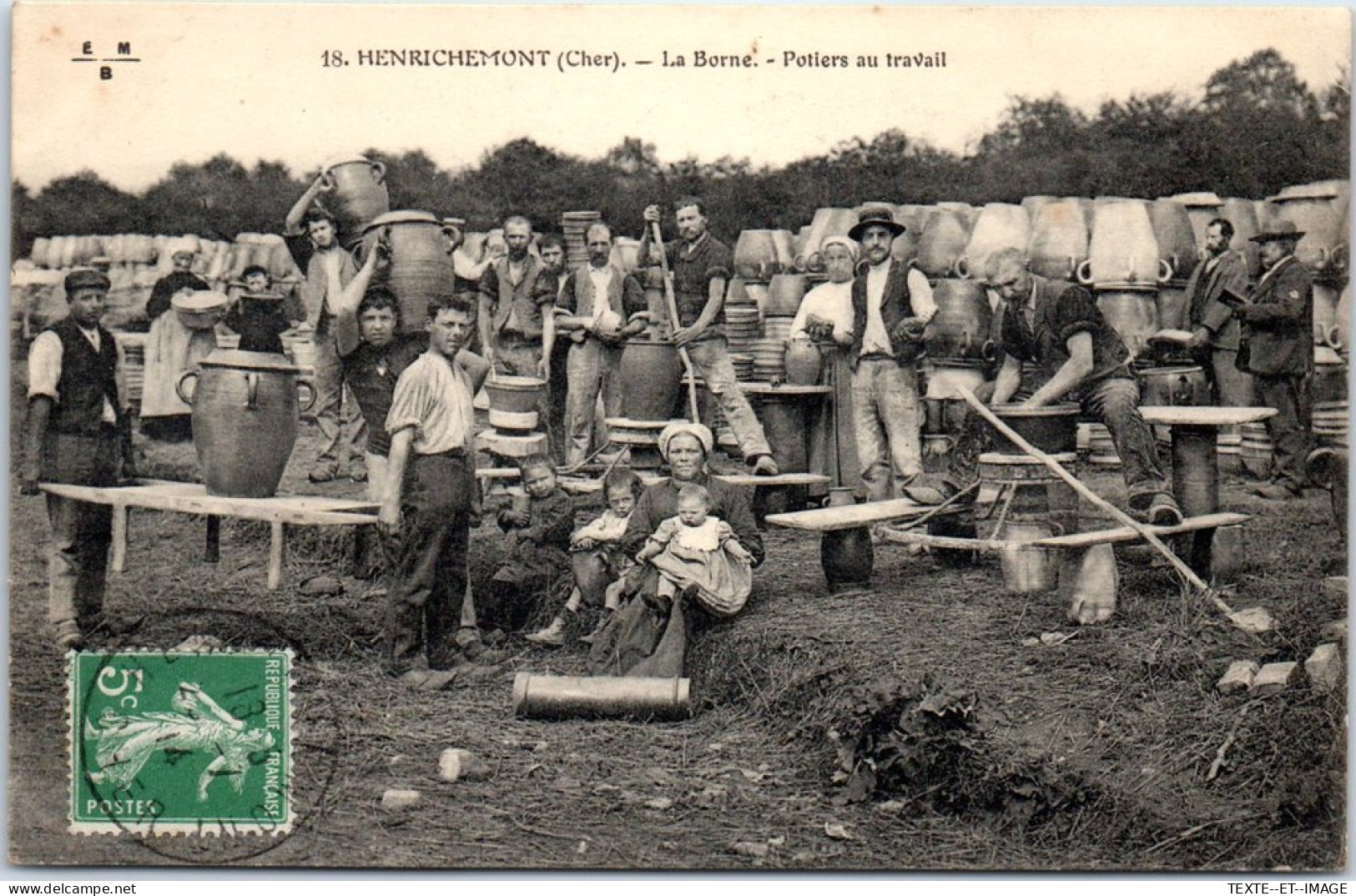 18 HENRICHEMONT - La Borne, Potiers Au Travail.  - Henrichemont