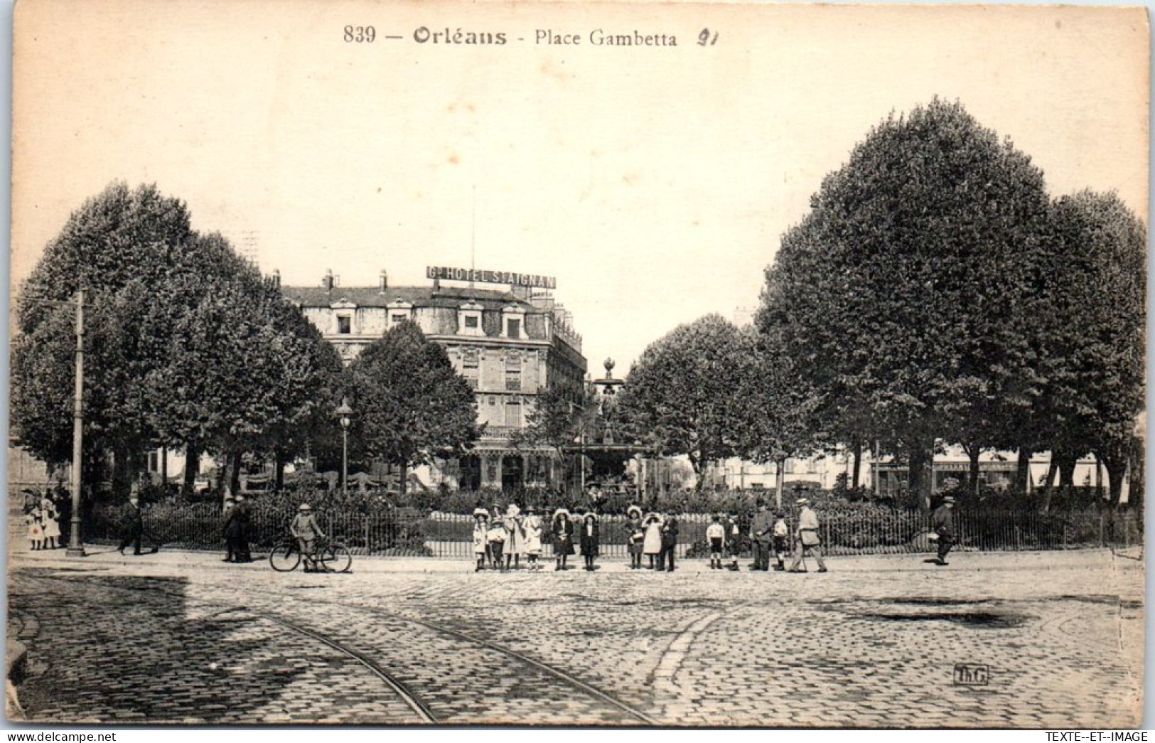 45 ORLEANS - Vue Sur La Place Gambetta. - Orleans