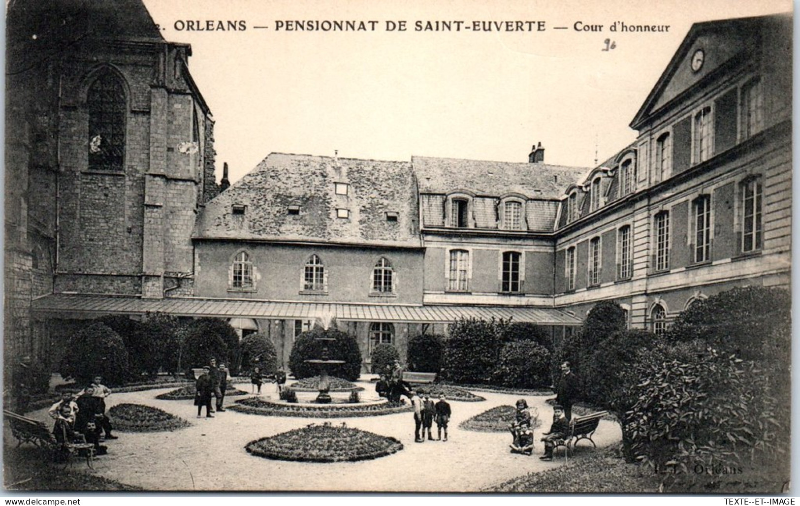 45 ORLEANS - Pensionnat St Euverte - Cour D'honneur. - Orleans