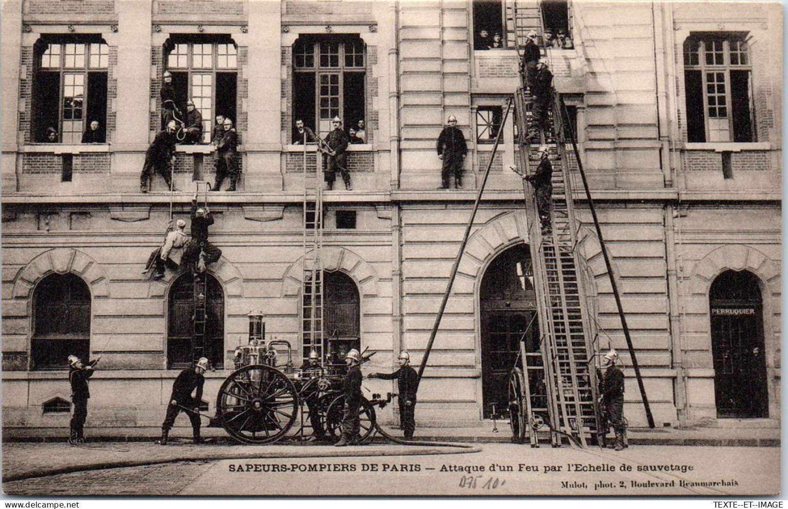 75 PARIS - Les Sapeurs Pompiers, Attaque D'un Feu - Autres & Non Classés