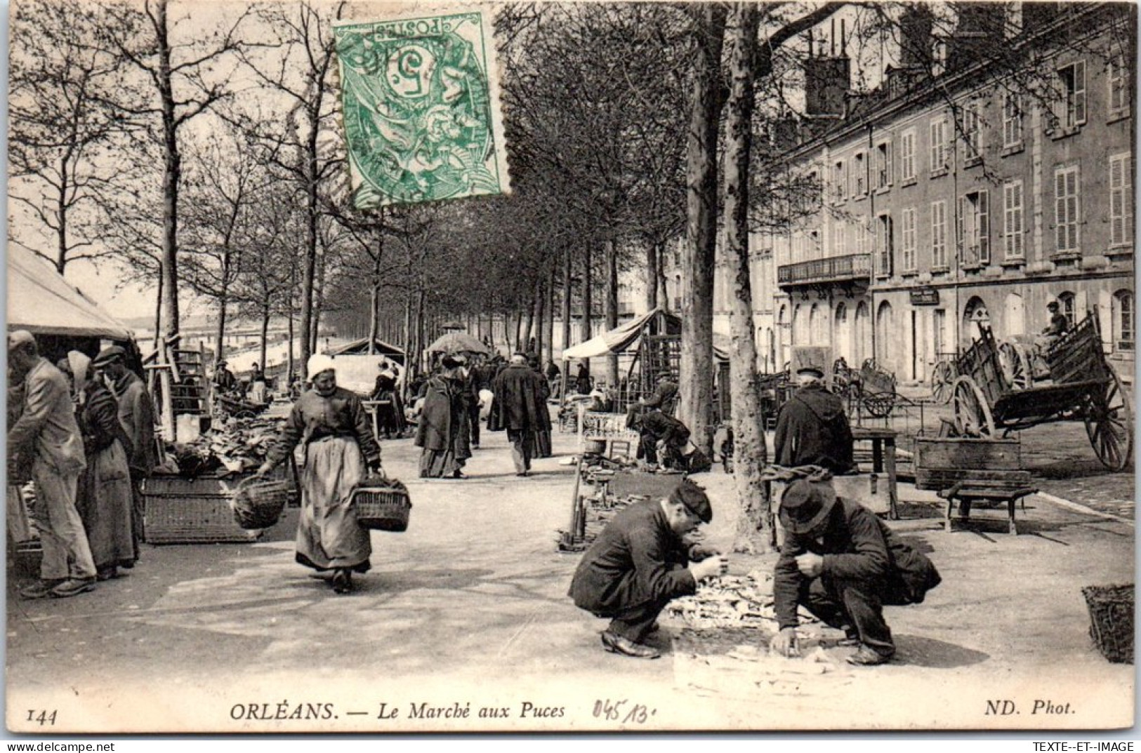 45 ORLEANS - Le Marche Aux Puces Sur Les Quais De Loire  - Orleans