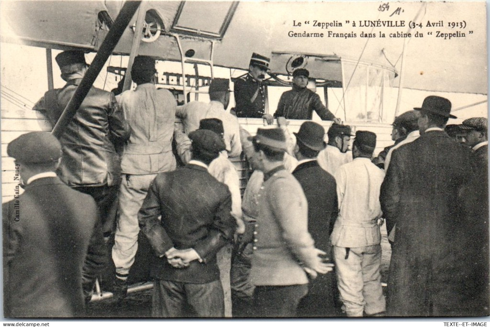 54 LUNEVILLE - Gendarme Francais Dans La Cabine Du Zeppelin  - Luneville