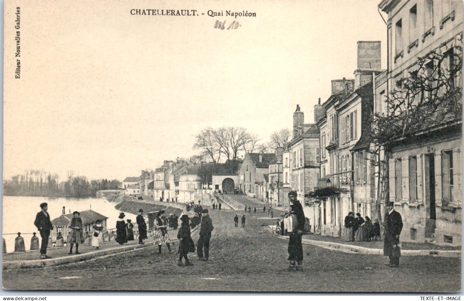 86 CHATELLERAULT - Le Quai Napoleon. - Chatellerault