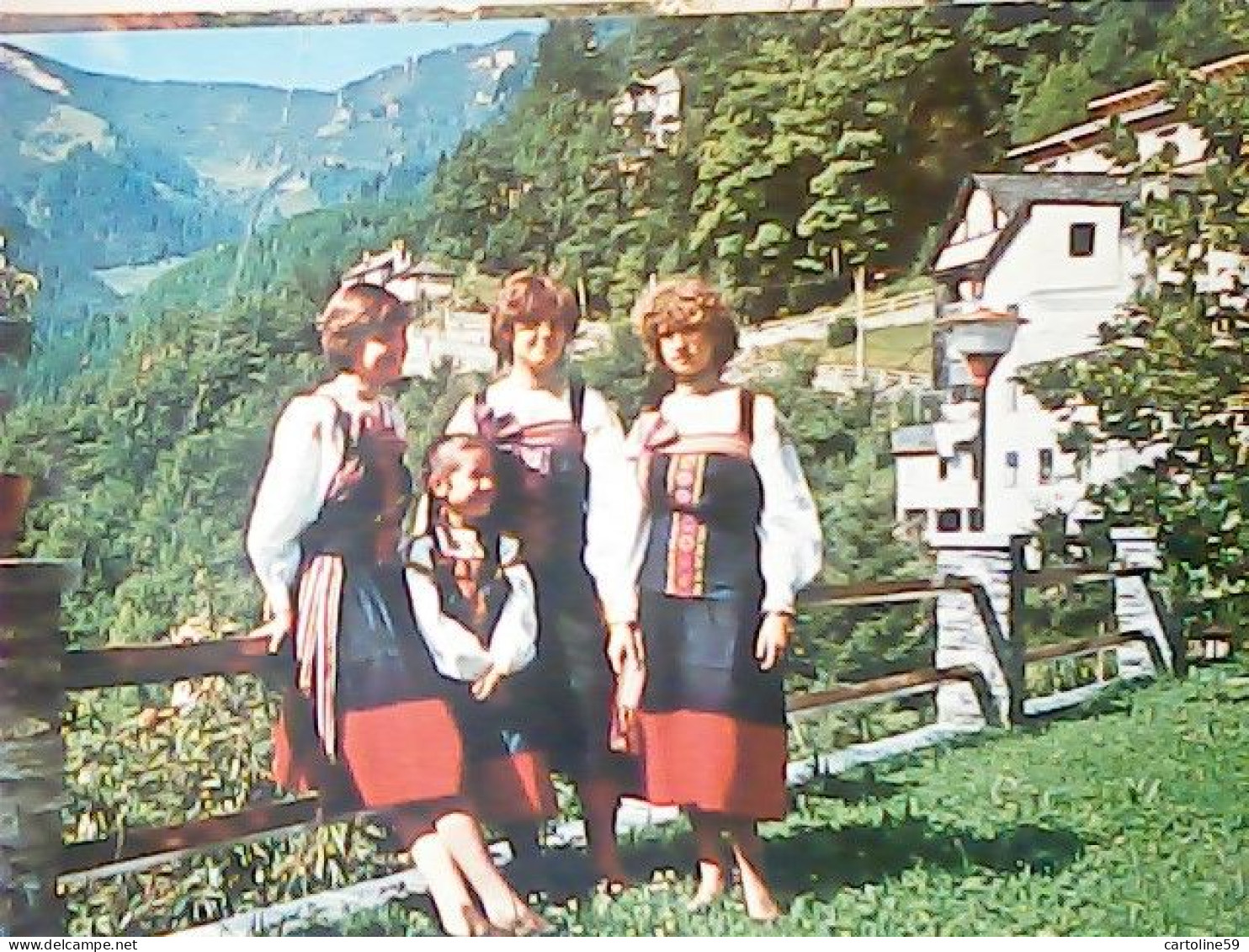 VALSESIA- COSTUME DI  CERVATTO   VB1989  JV6477 PIEGHINA - Vercelli