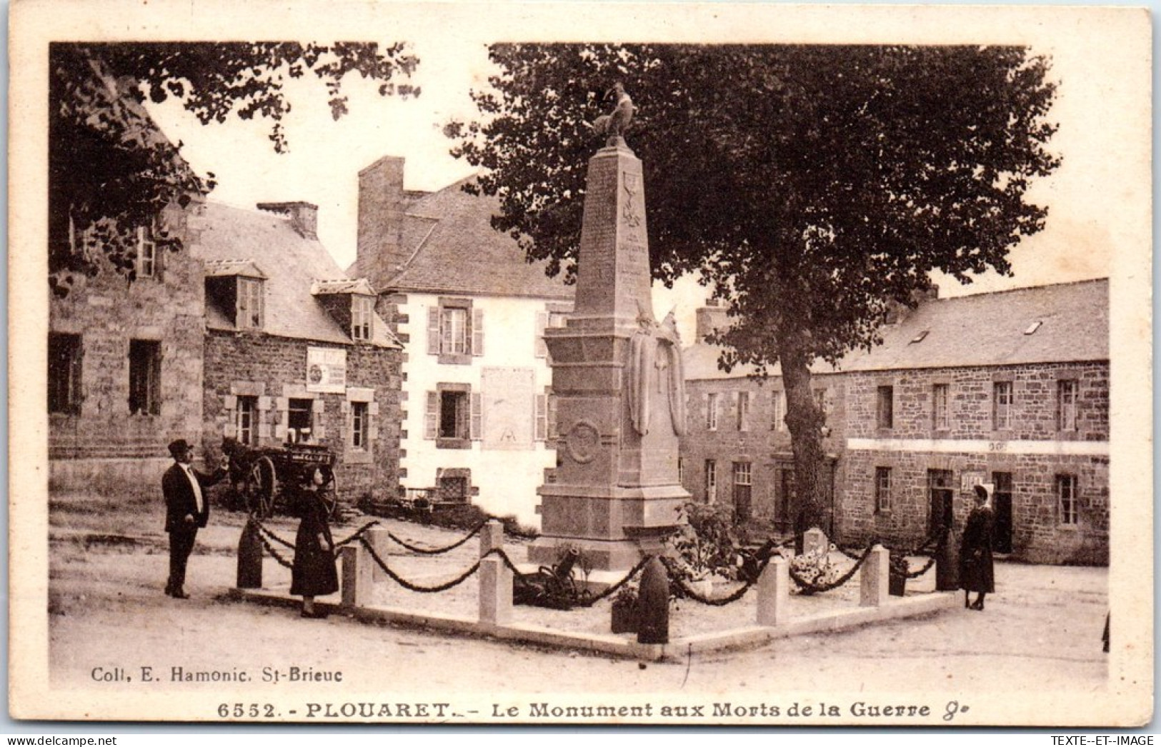 22 PLOUARET - Monument Aux Morts De La Guerre  - Plouaret