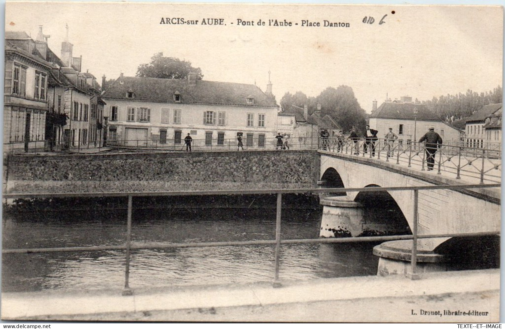 10 ARCIS SUR AUBE - Pont De L'aube, Place Danton. - Arcis Sur Aube