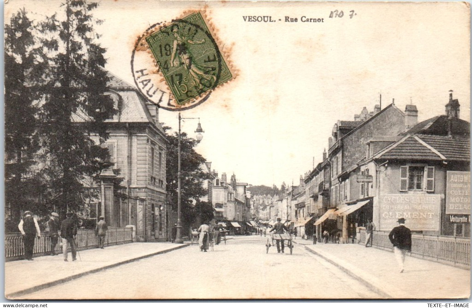 70 VESOUL - La Rue Carnot. - Vesoul