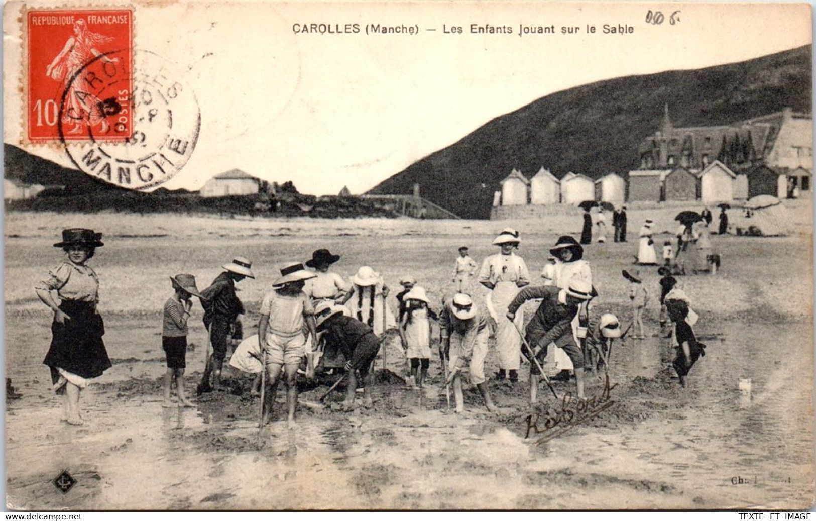 50 CAROLLES - Les Enfants Jouant Sur Le Sable  - Autres & Non Classés