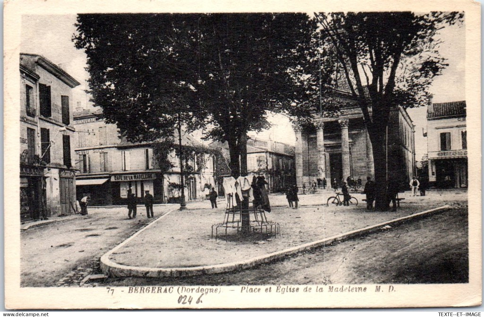 24 BERGERAC - Place De L'eglise De La Madeleine  - Bergerac