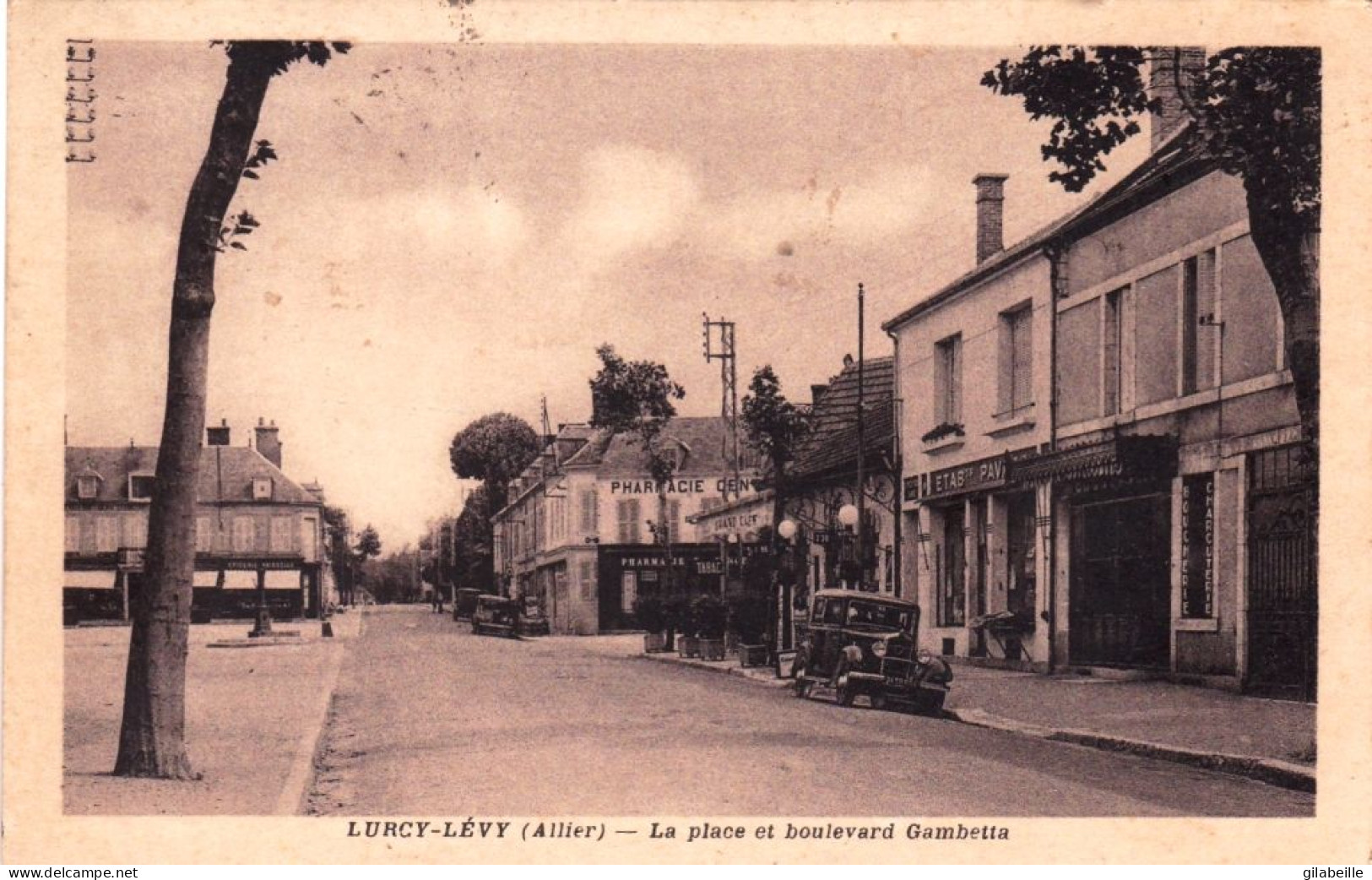 03 - Allier - LURCY LEVY - La Place Et Boulevard Gambetta - Pharmacie - Sonstige & Ohne Zuordnung