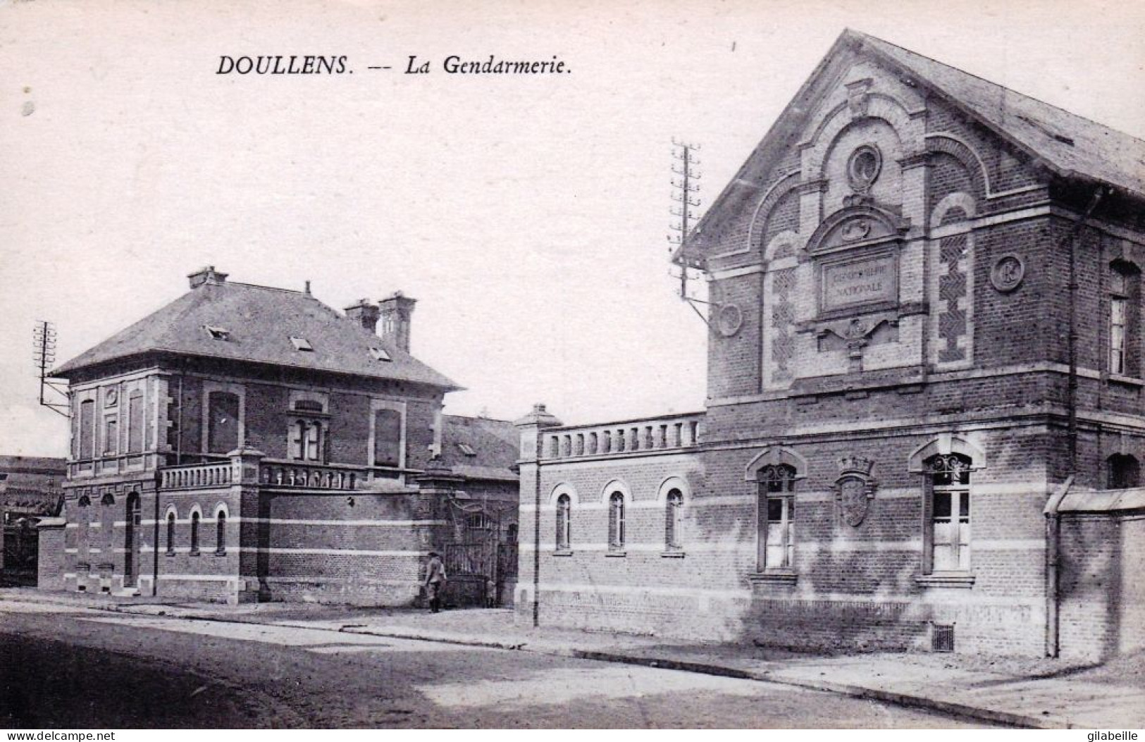 80 - Somme - DOULLENS - La Gendarmerie - Doullens