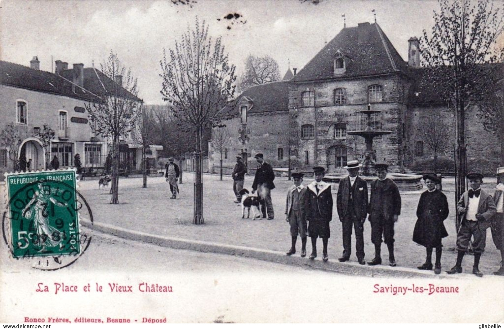 21 - Cote D Or -  SAVIGNY Les BEAUNE - La Place Et Le Vieux Chateau - Autres & Non Classés